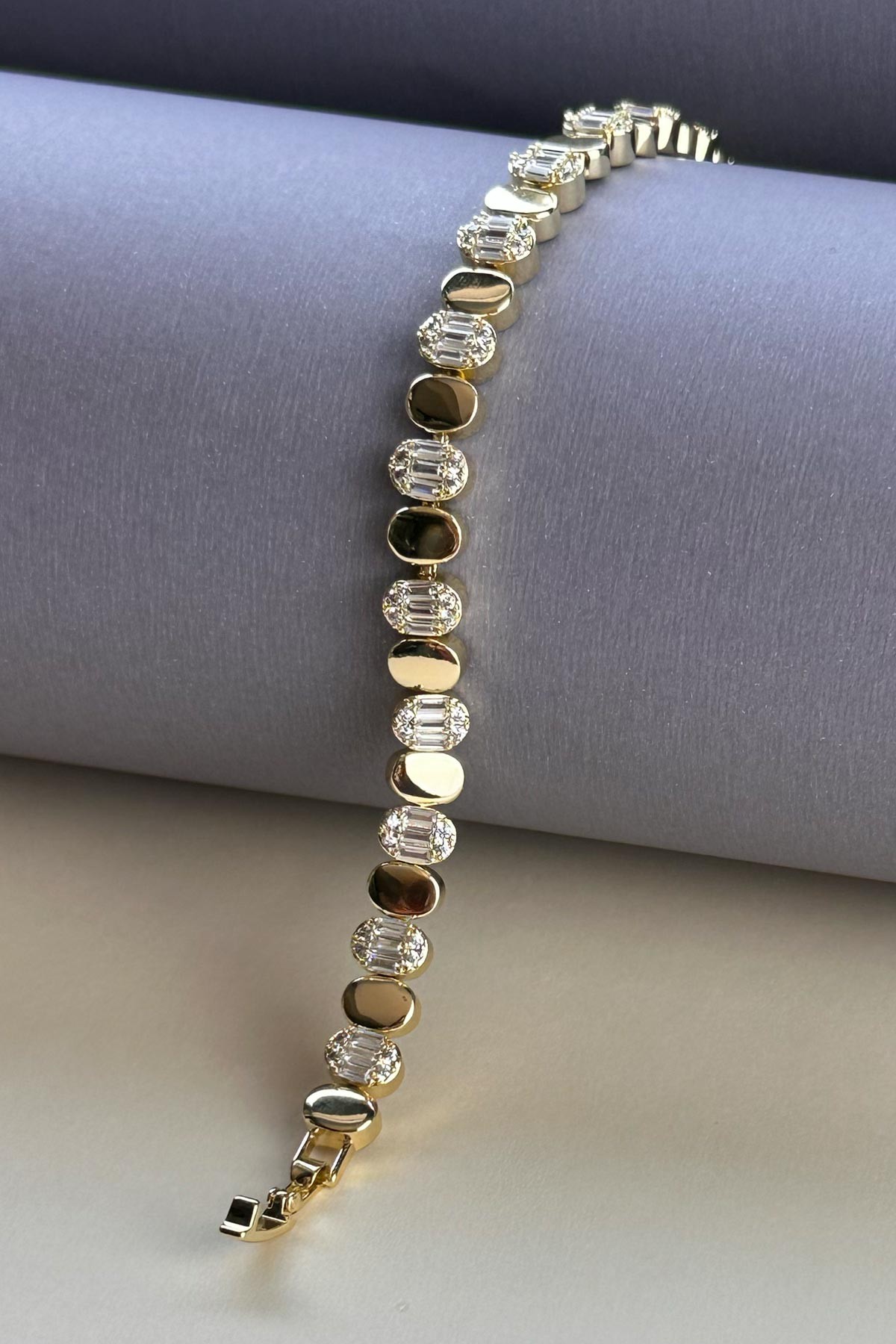 Gold 14K Oval Kristal Taş Detaylı Sıralı Bileklik ABL7285