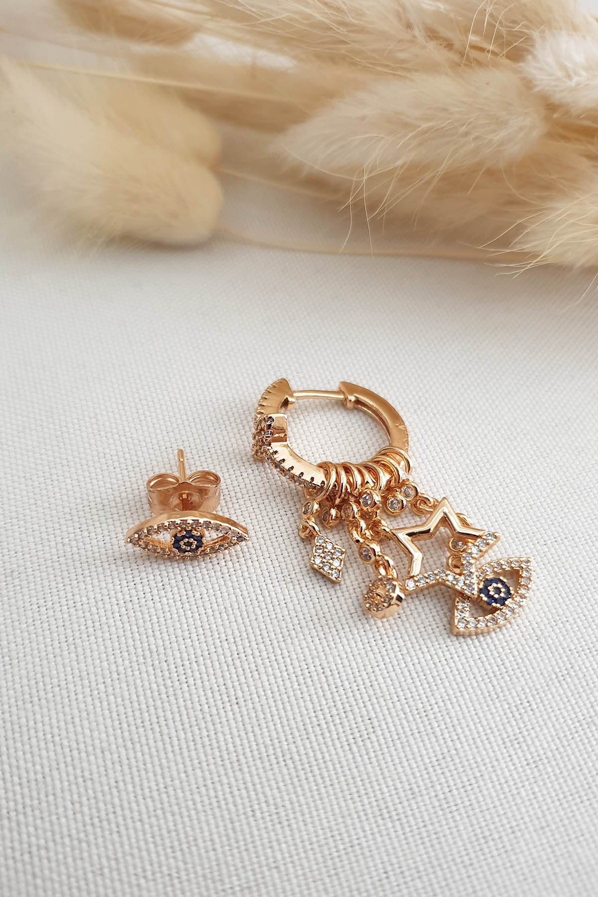 Gold Sallantılı Şans Küpesi Ake2849