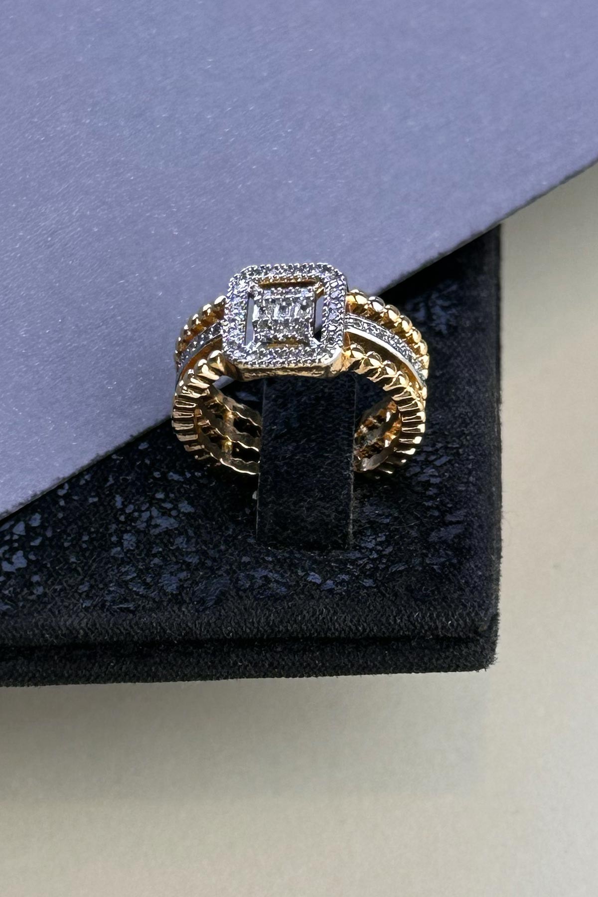 Gold Üç Sıra Topçuk Tasarım Zirkon Ve Baget Detay Jessica Glory Yüzük AYZ8397