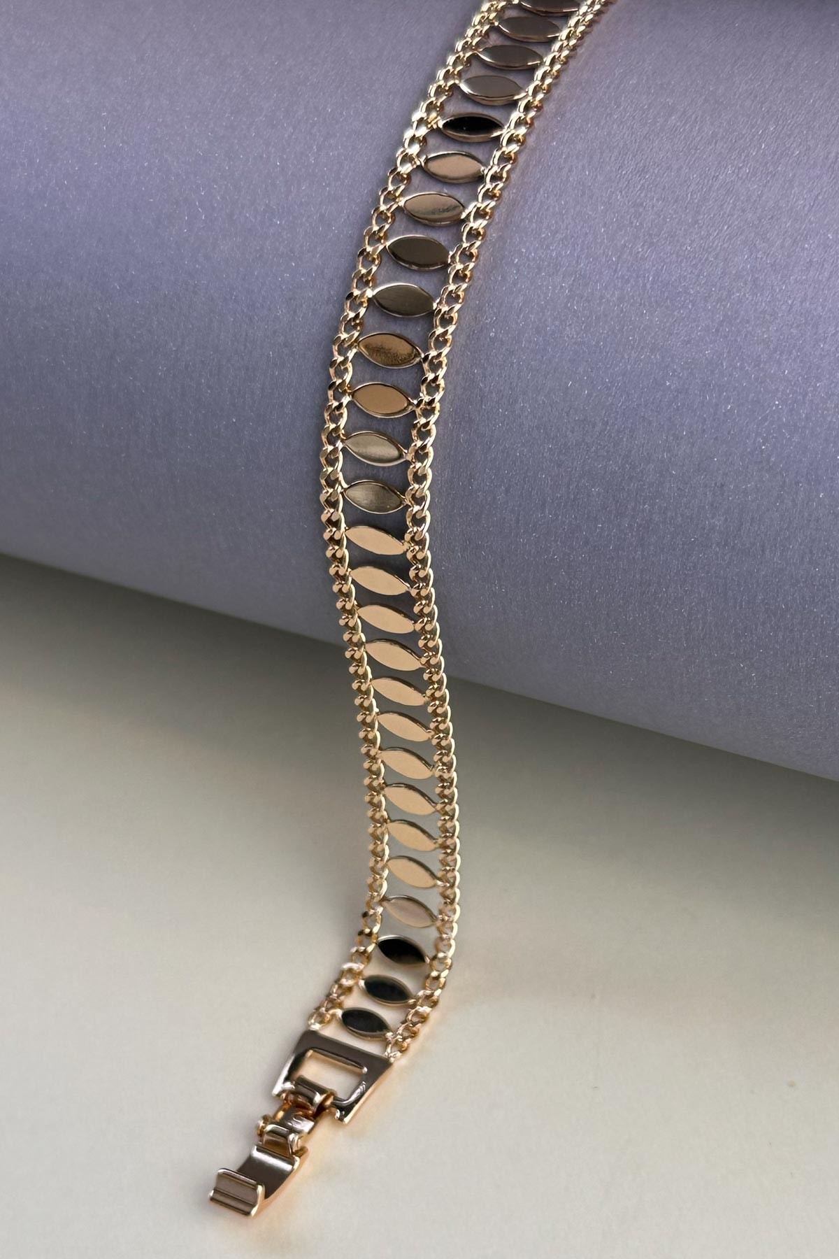 Minimal Halka Zincirler Arasında Gold Elipsler Luxury Bileklik ABL7195