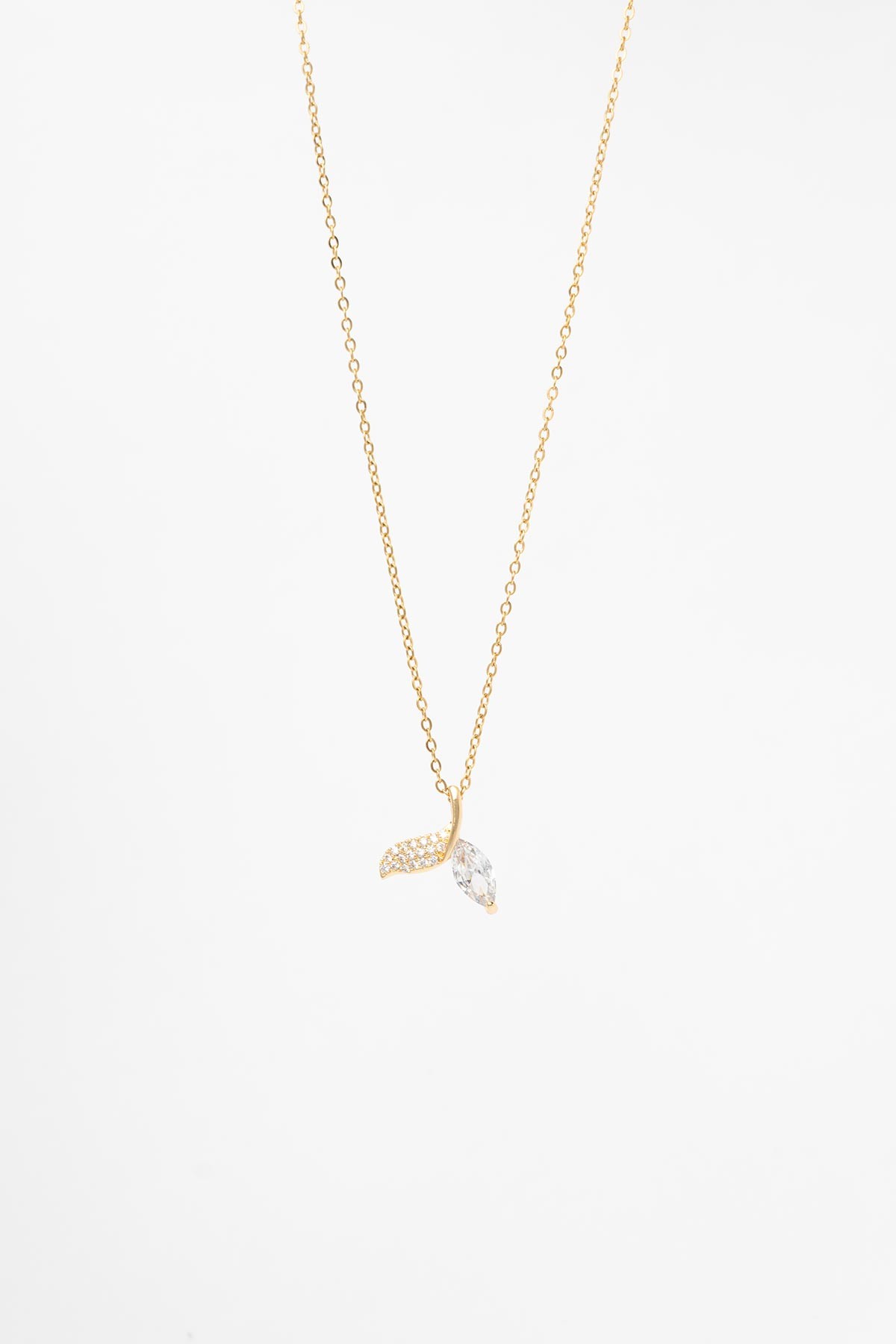 Gold Minimal Zincir Zirkon Ve Tektaş Detay Balık Kuyruğu Sallantılı Çelik Kolye 45 cm AKL4072