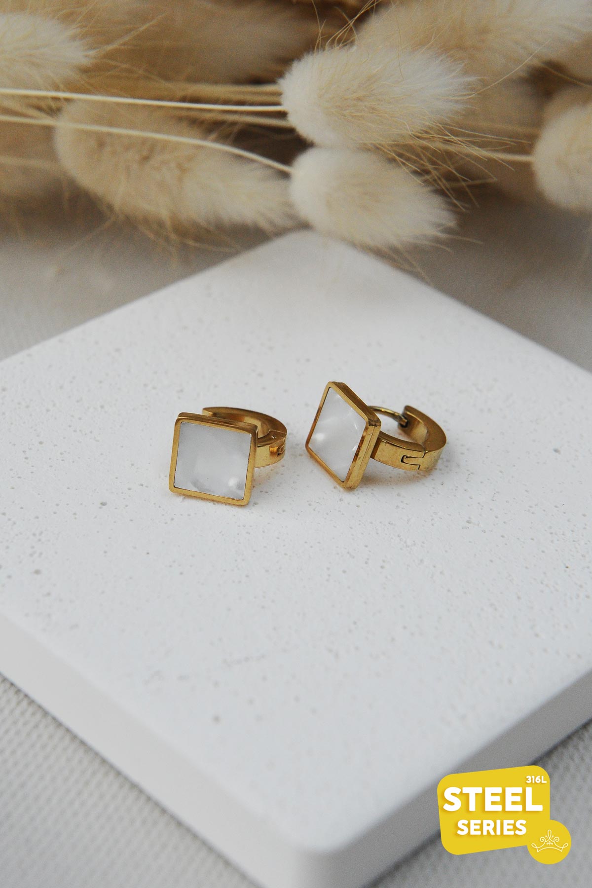 Gold Kare Sedef Halka Çelik Küpe AKE6711