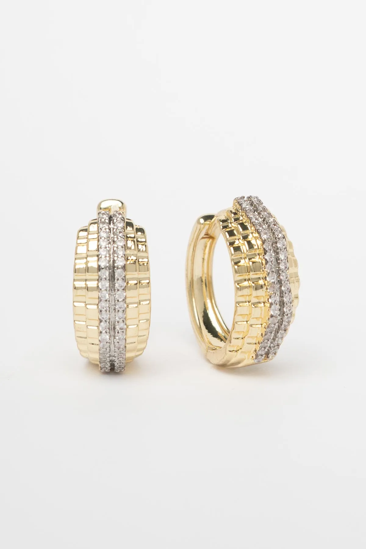 Gold Çift Sıra Taşlı Çizgi Tasarım Glory Küpe AKE9770