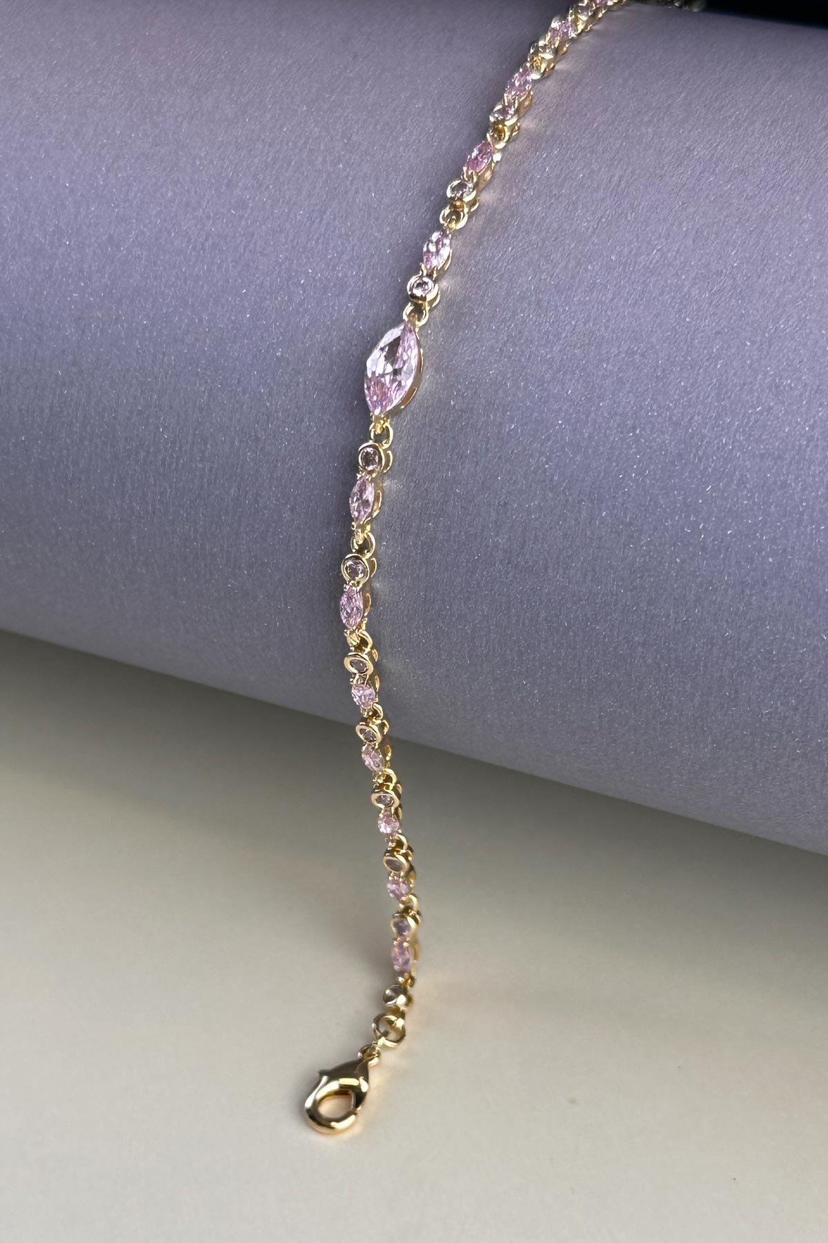 Gold Tasarım Minimal Pembe Baget Taşlı Luxury Bileklik ABL7178