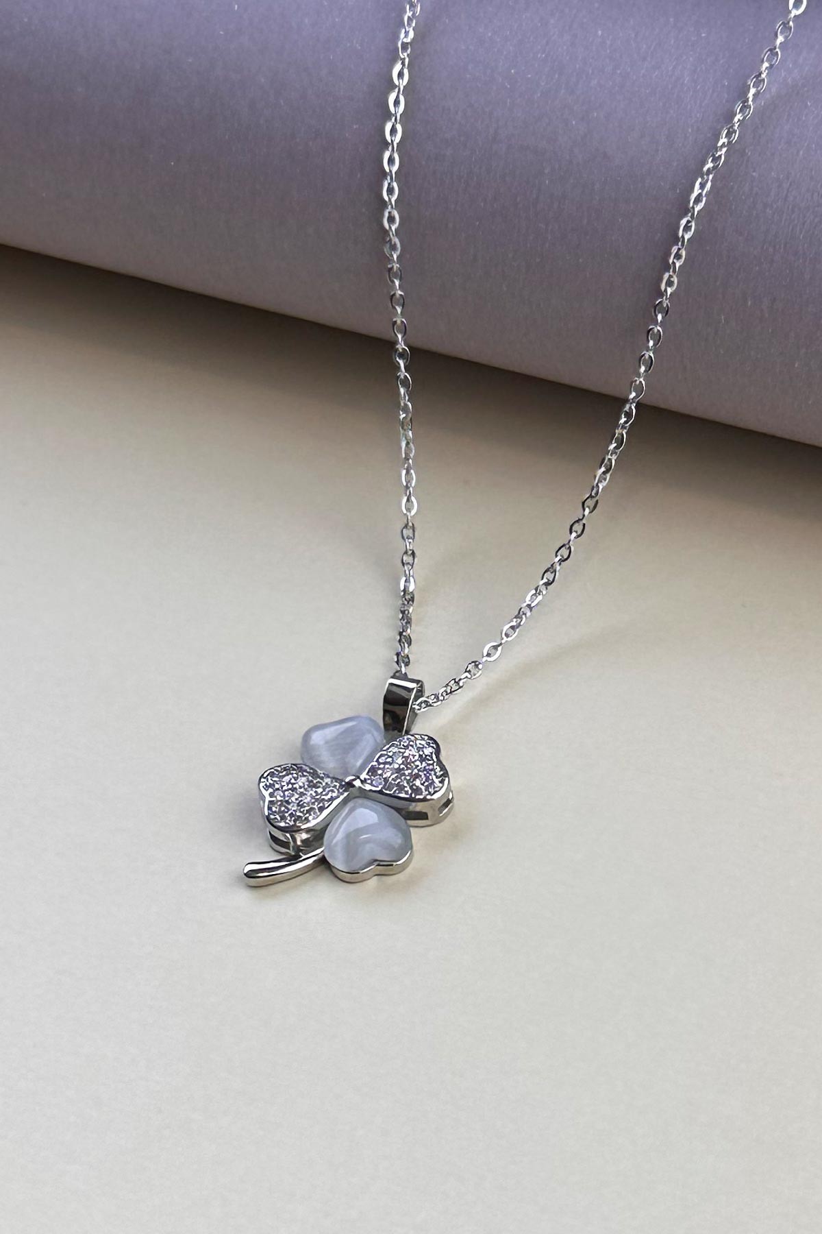 Silver Minimal Zincir Zirkon Ve Dolgulu Sedef Kalp Tasarım Yonca Sallantılı Çelik Kolye 45 cm AKL4091