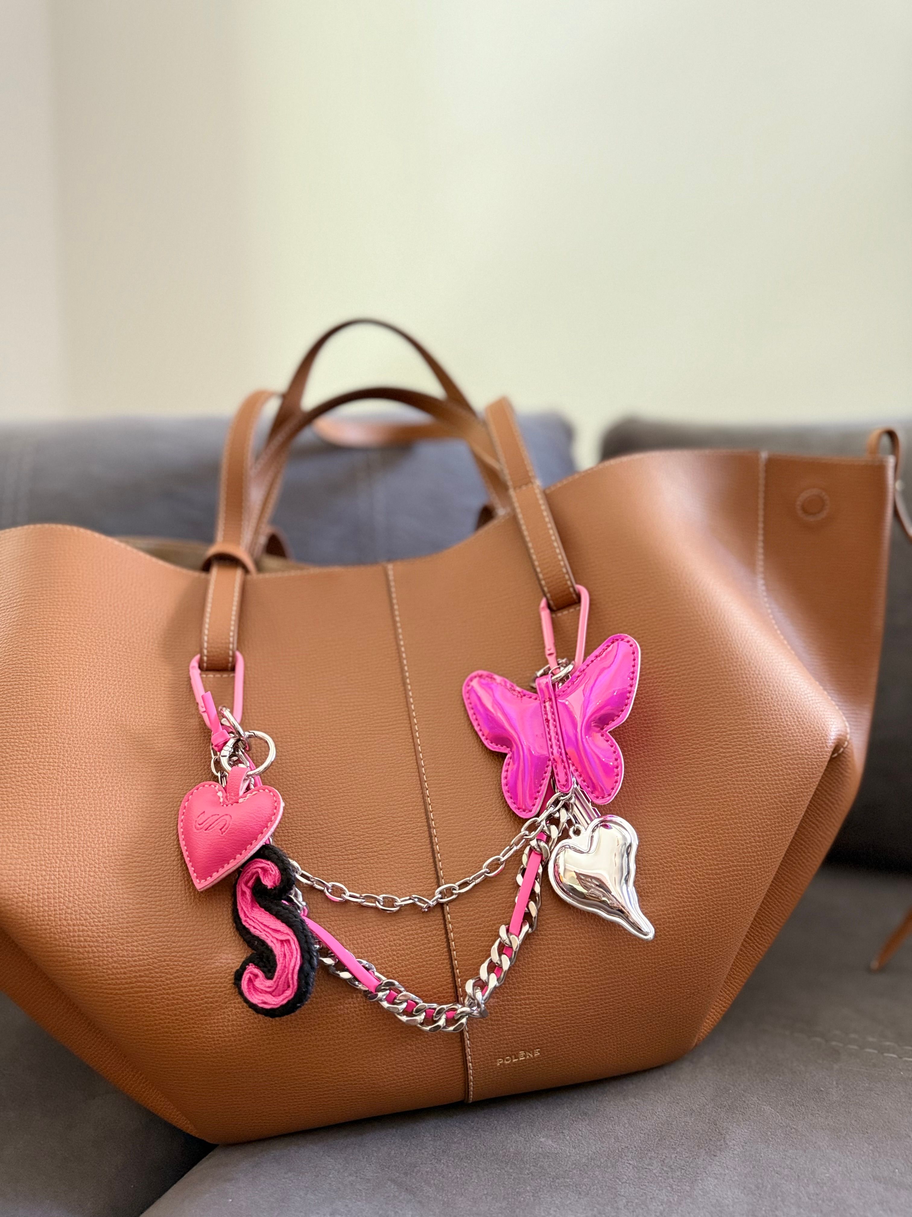 Pembe Kelebek ve Silver Detaylı Çanta Charm