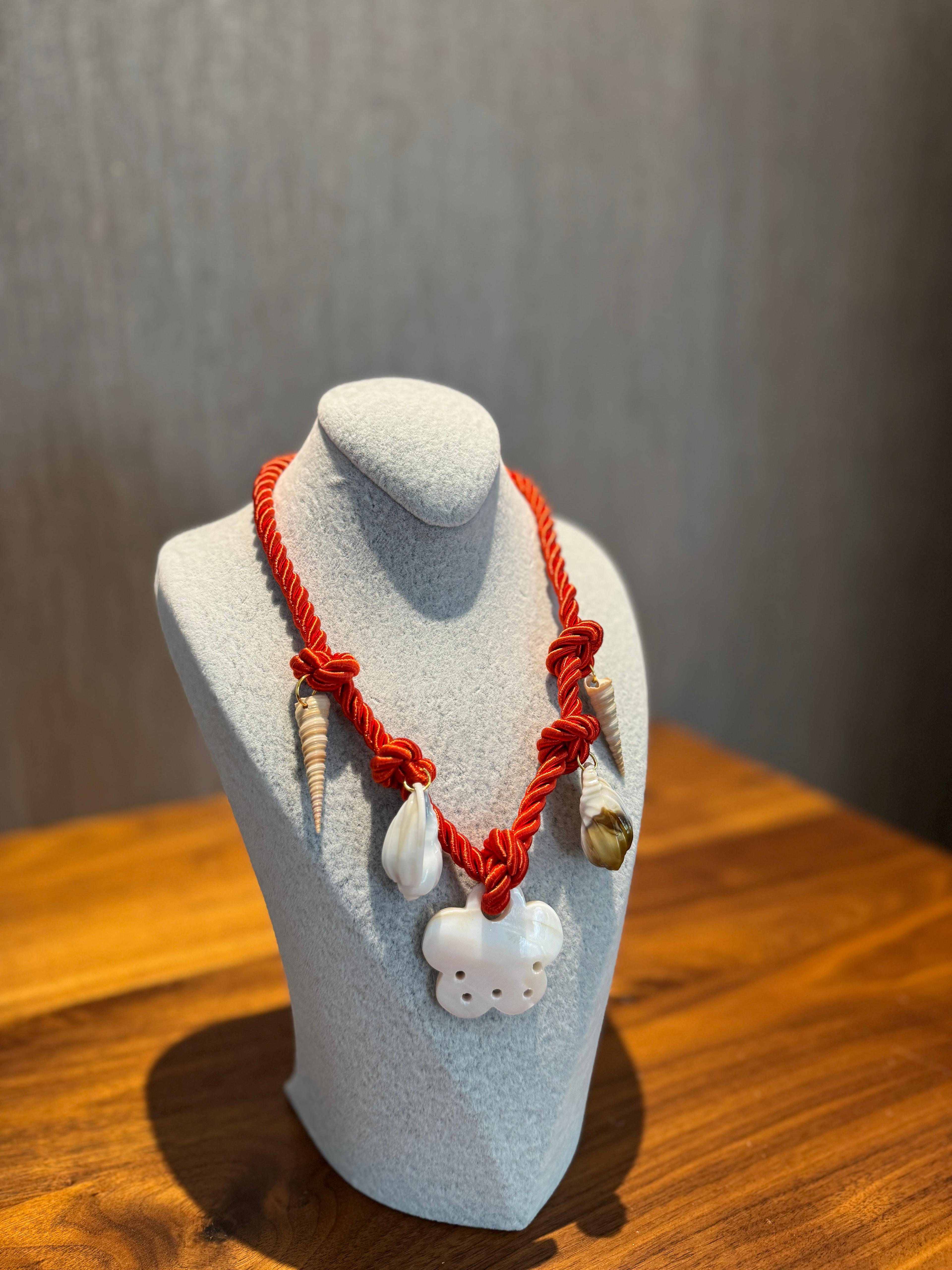 Özel Tasarım Çoklu Charm Detaylı Kolye