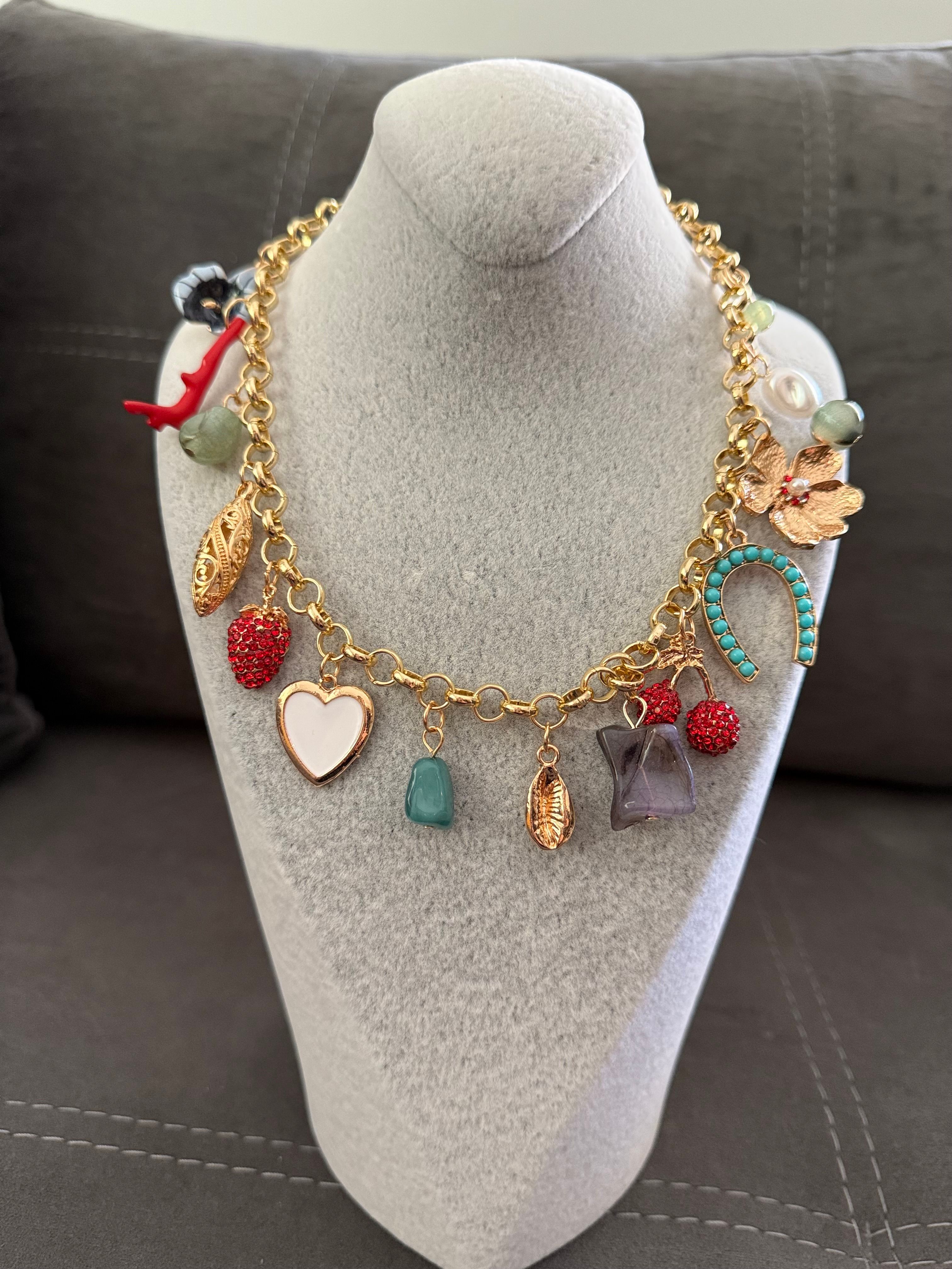 Charm Detaylı Gold Metal Zincir Kolye