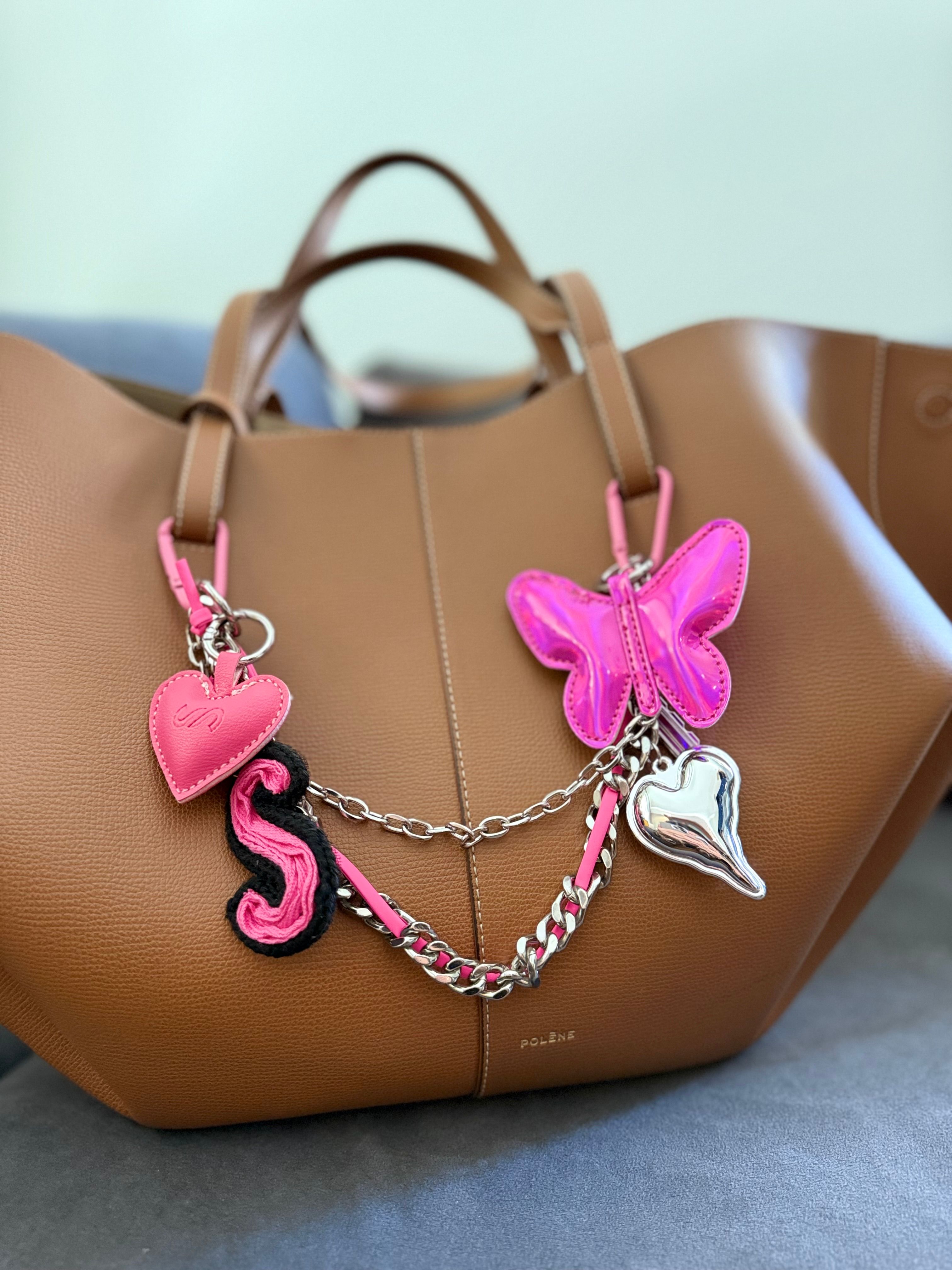 Pembe Kelebek ve Silver Detaylı Çanta Charm
