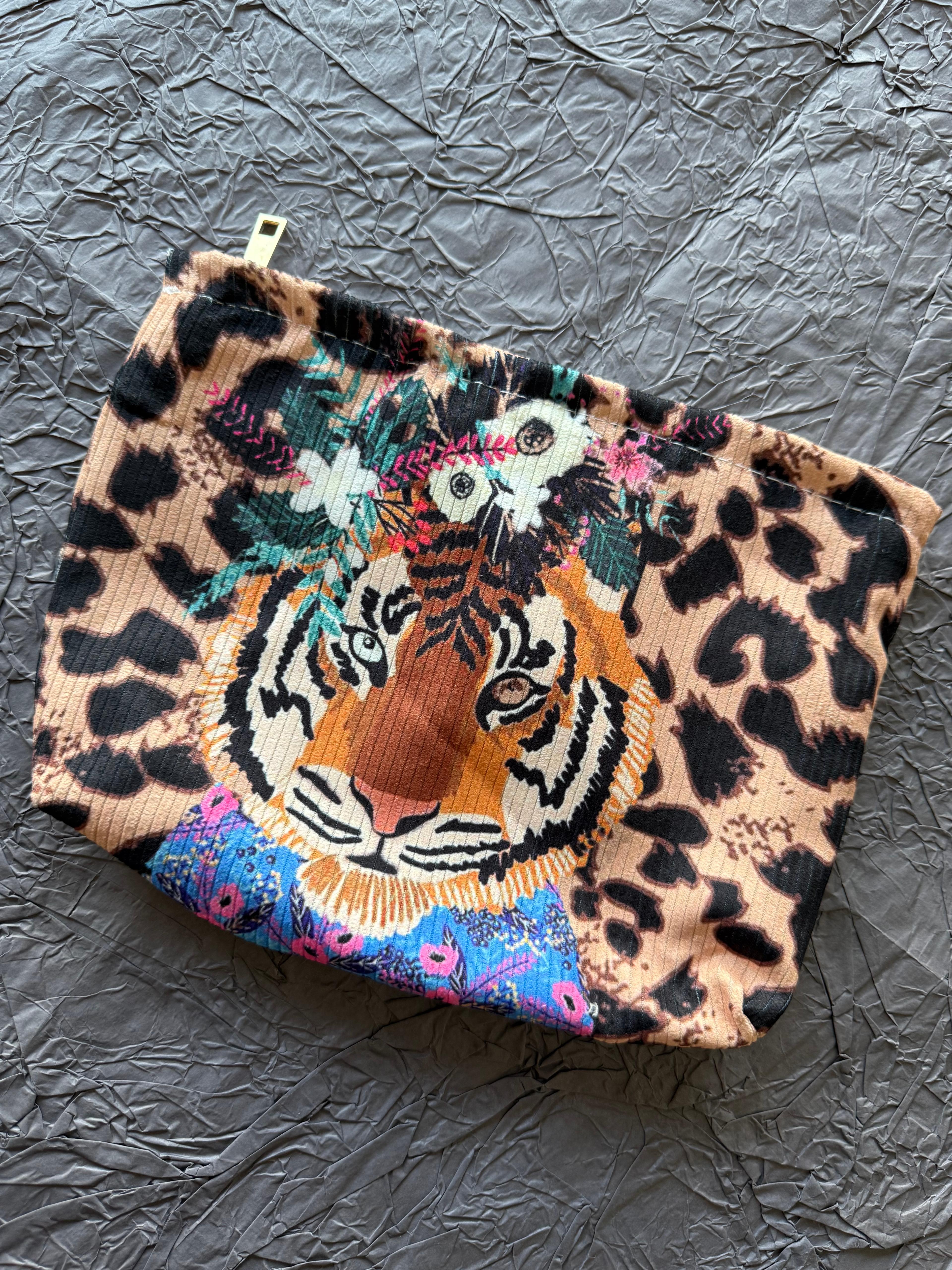 Aslan Detaylı Leoparlı Clutch