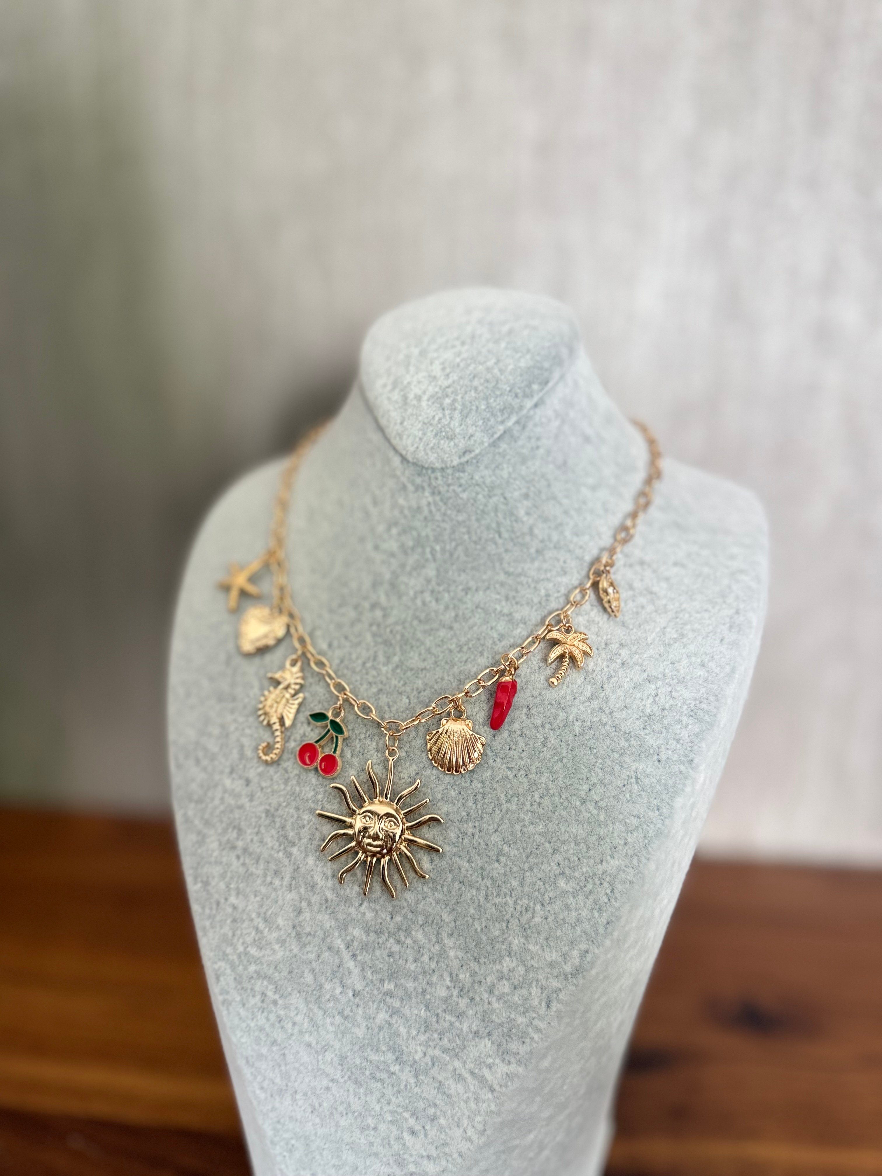 Güneş ve Kiraz Detaylı Gold Charm Kolye