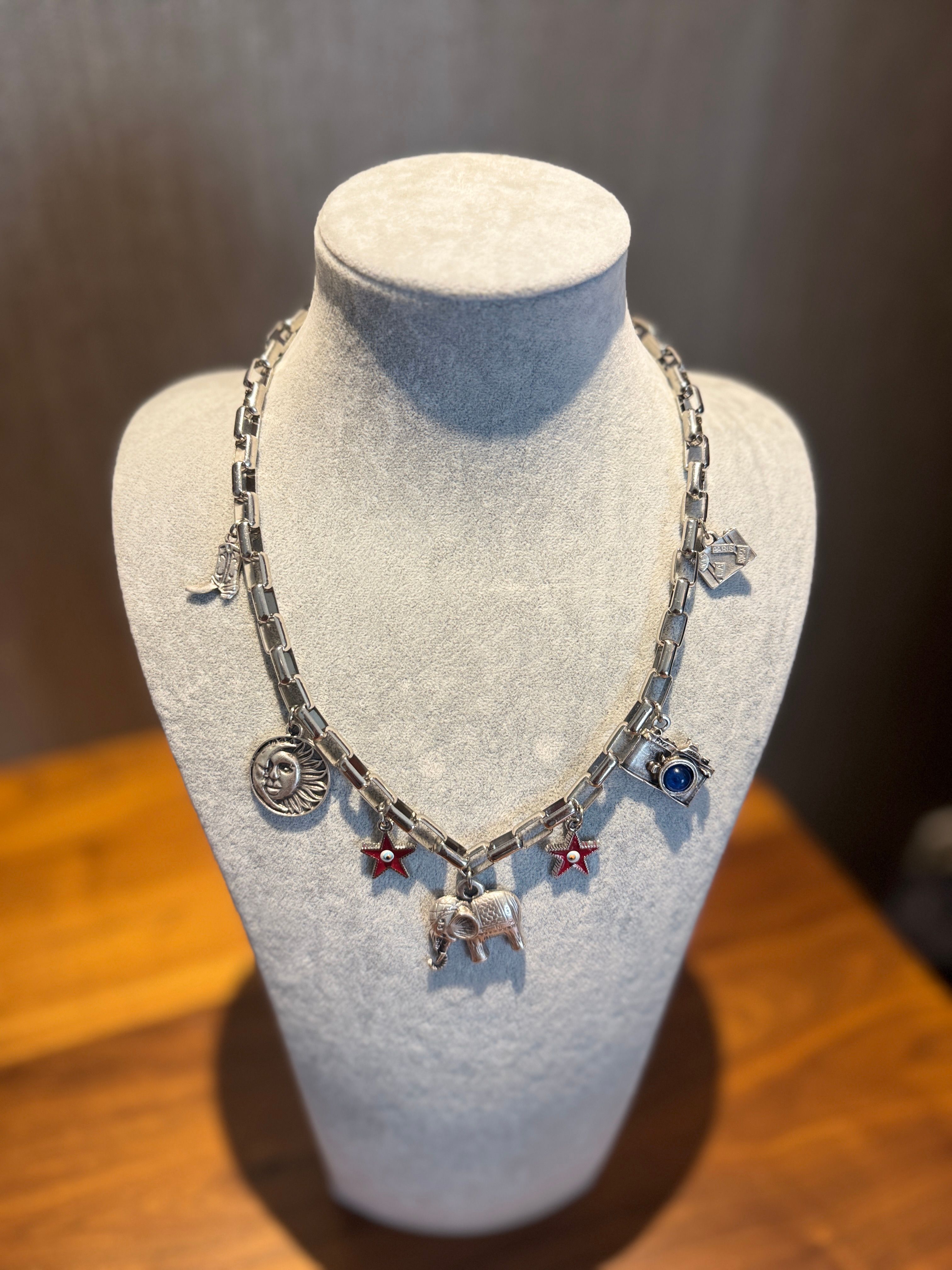 Charm Detaylı Özel Tasarım Silver Kolye