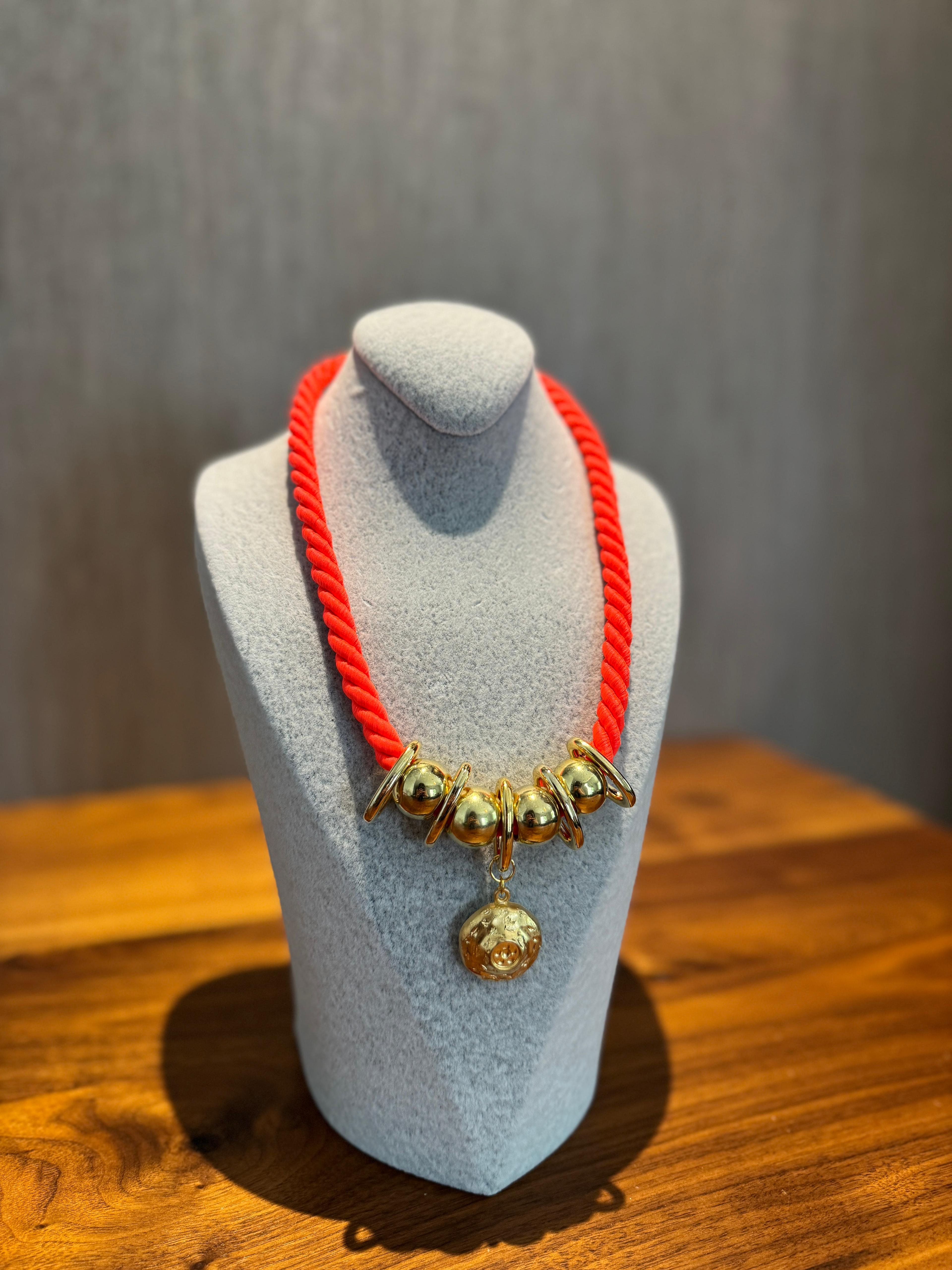 Özel Tasarım Gold Metal Detaylı Kolye