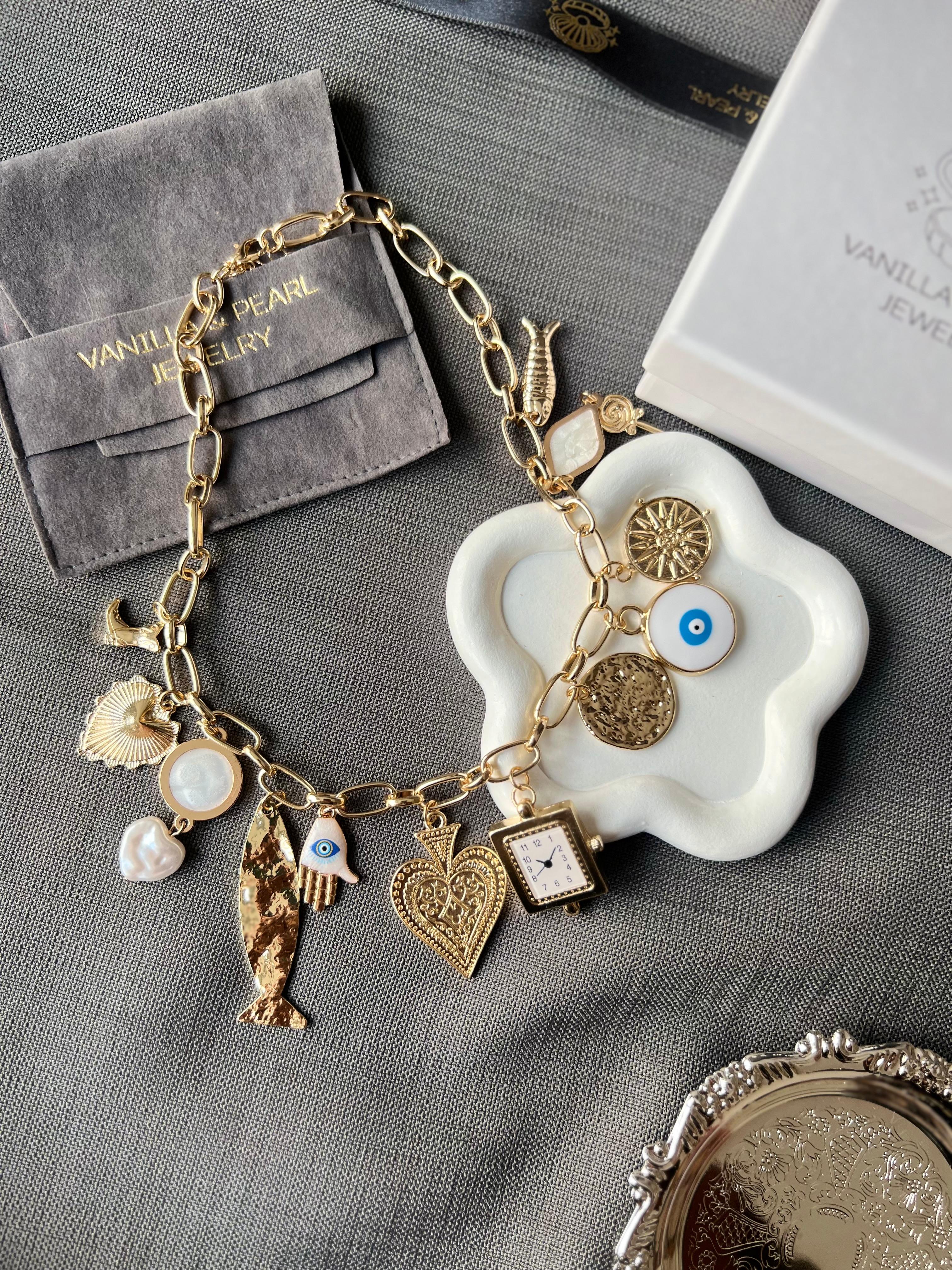 Charm Detaylı Metal Gold Kolye