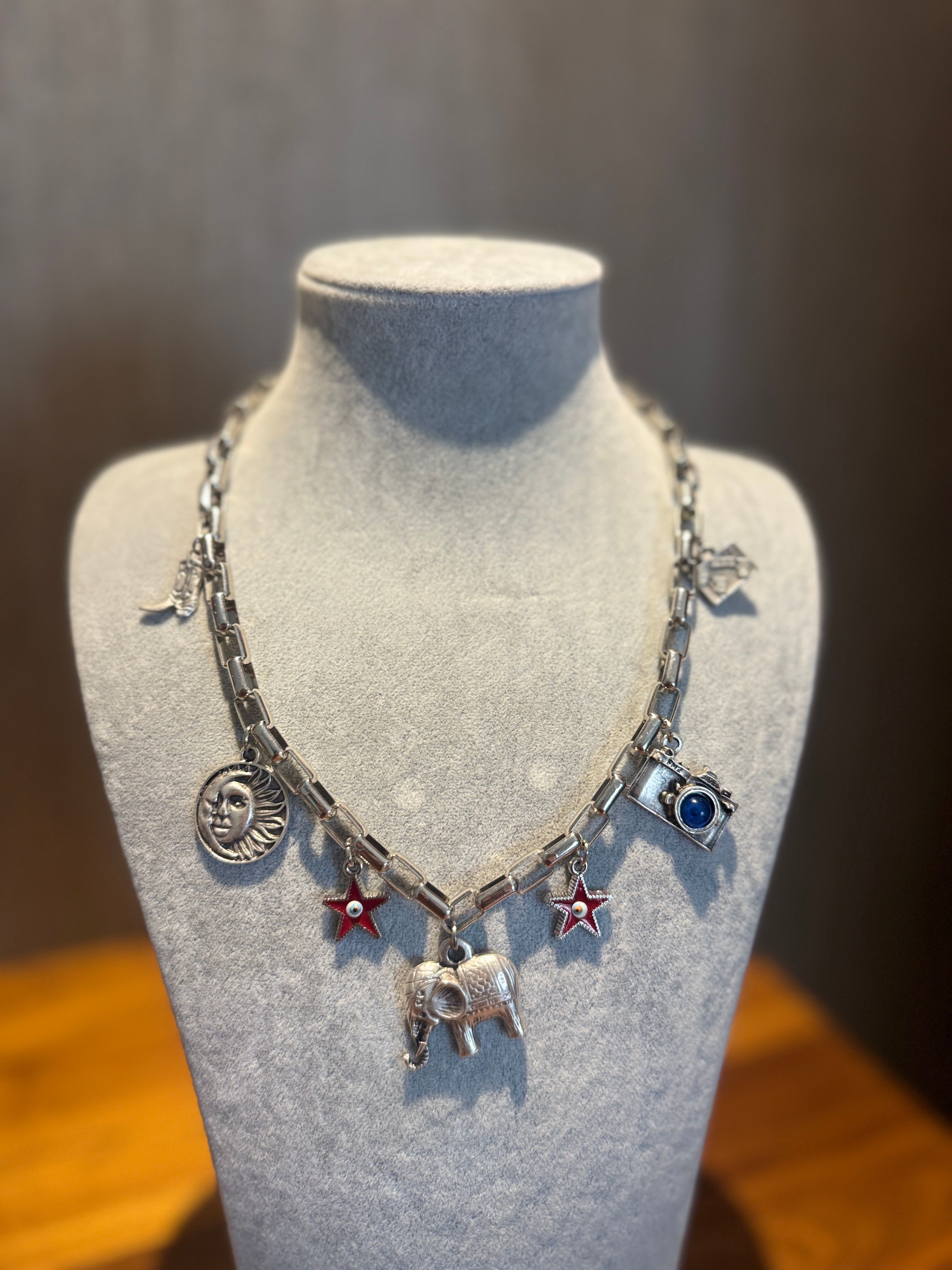 Charm Detaylı Özel Tasarım Silver Kolye