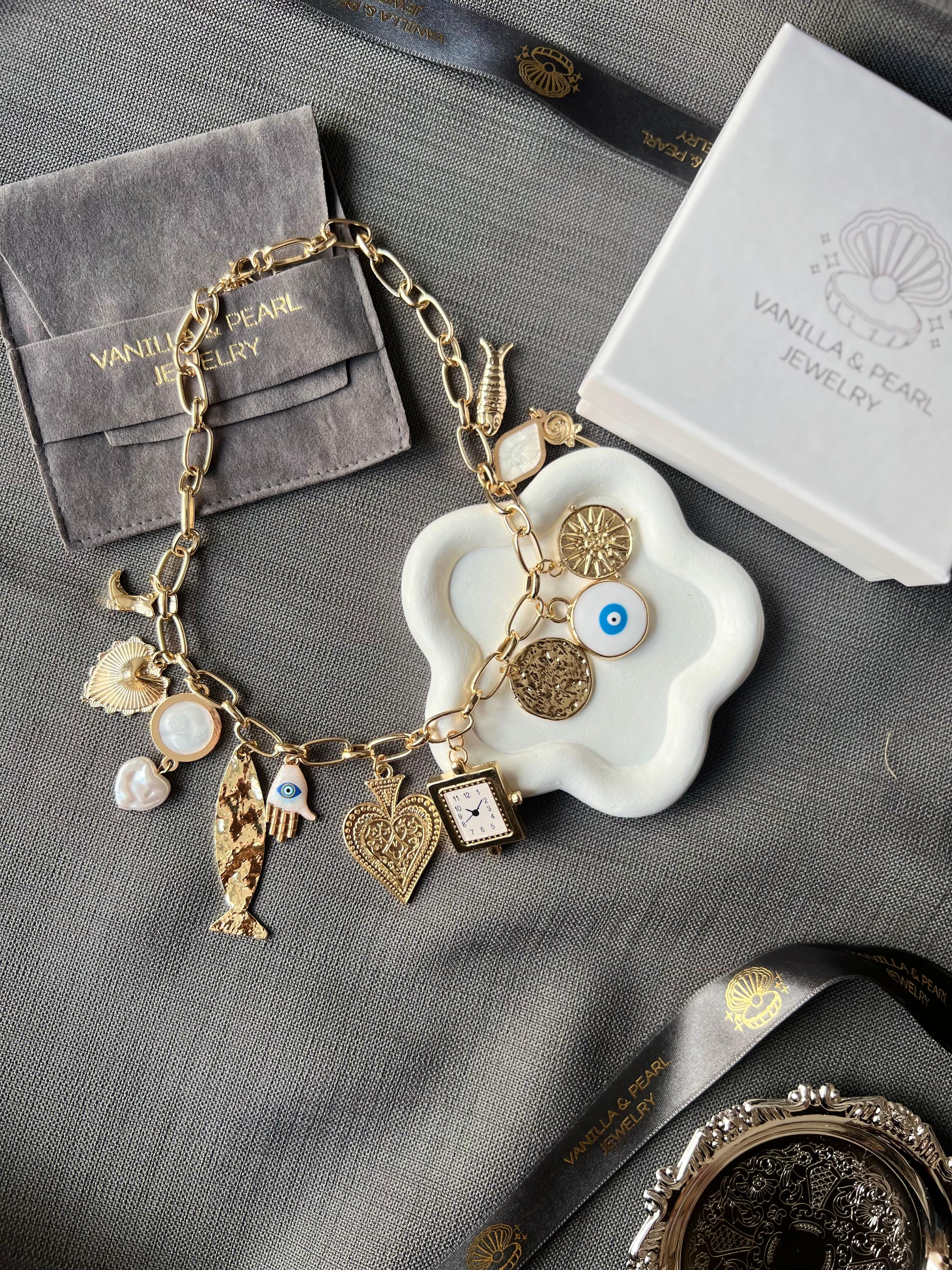 Charm Detaylı Metal Gold Kolye