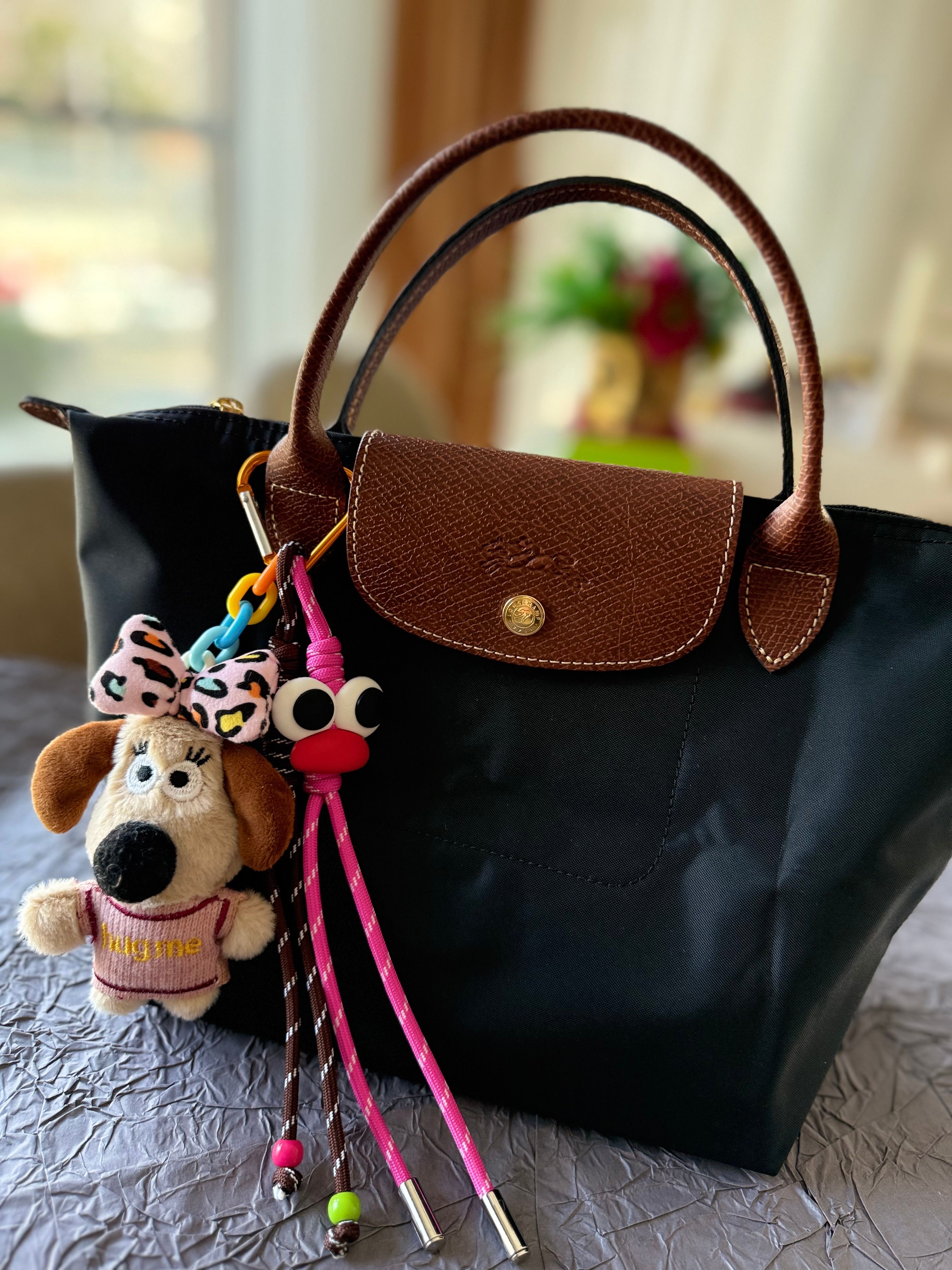 Renkli ve 'Hug Me' Yazılı Köpek Detaylı Çanta Charm Seti