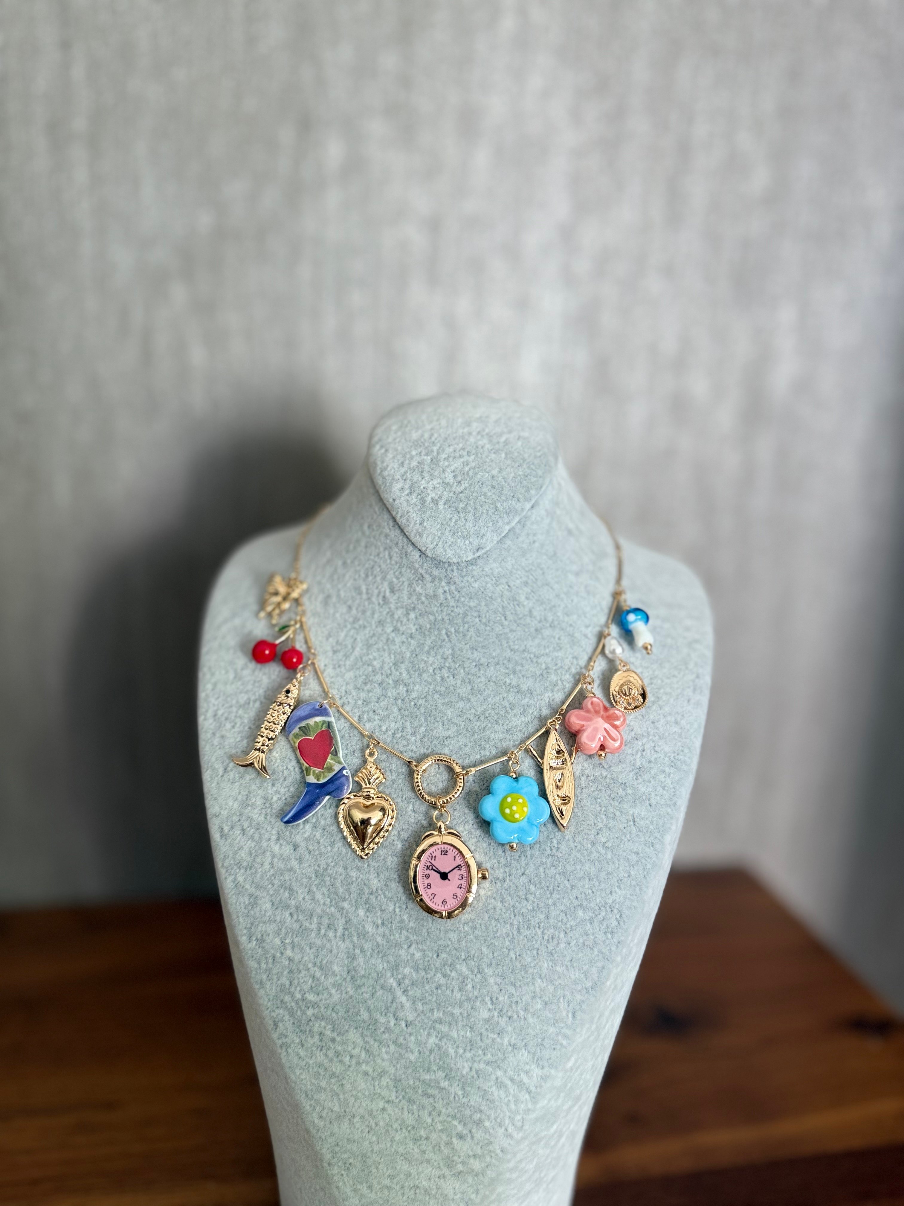 Kalp ve Çoklu Charm Detaylı Gold Kolye