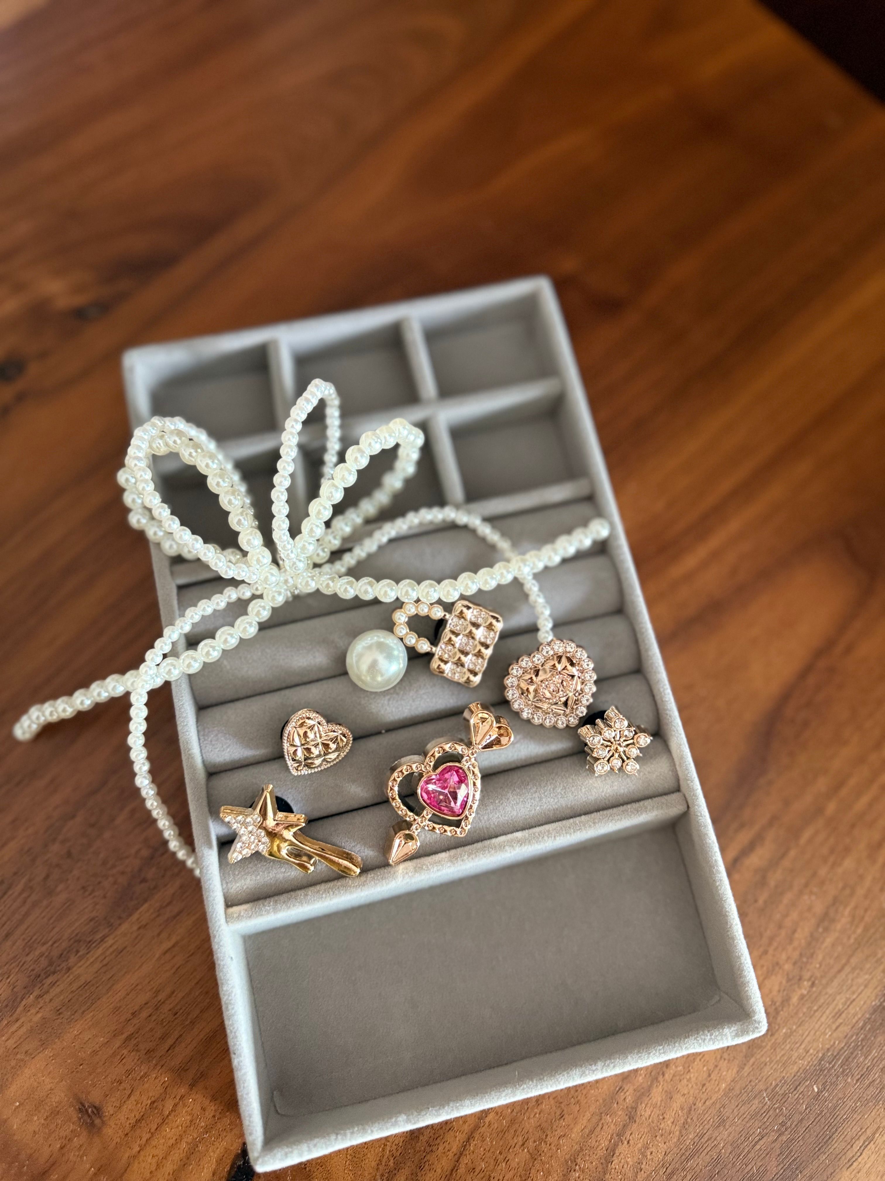 Pembe Taşlı Kalp ve İncili Ayakkabı Charm Seti