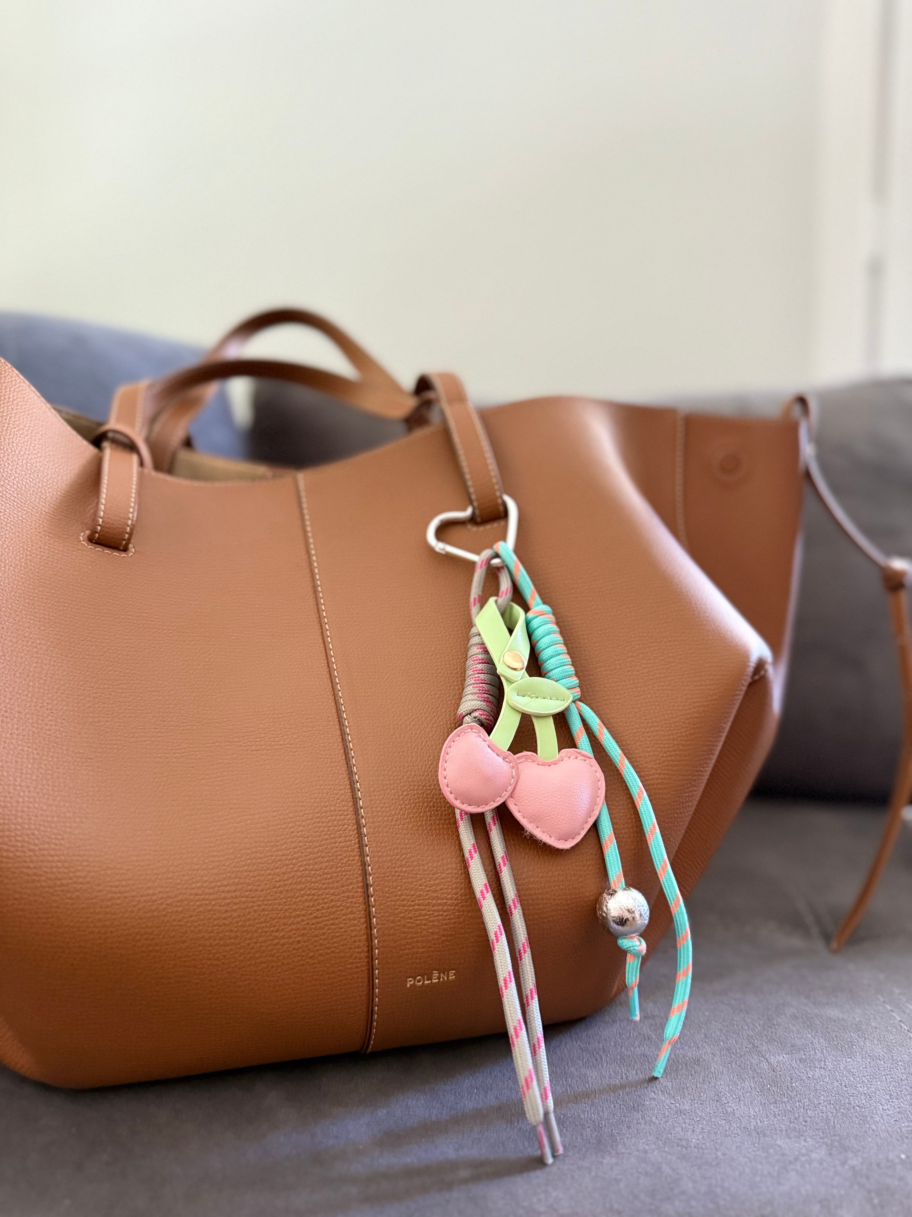 Pembe Kalp Detaylı Çok Renkli Çanta Charm