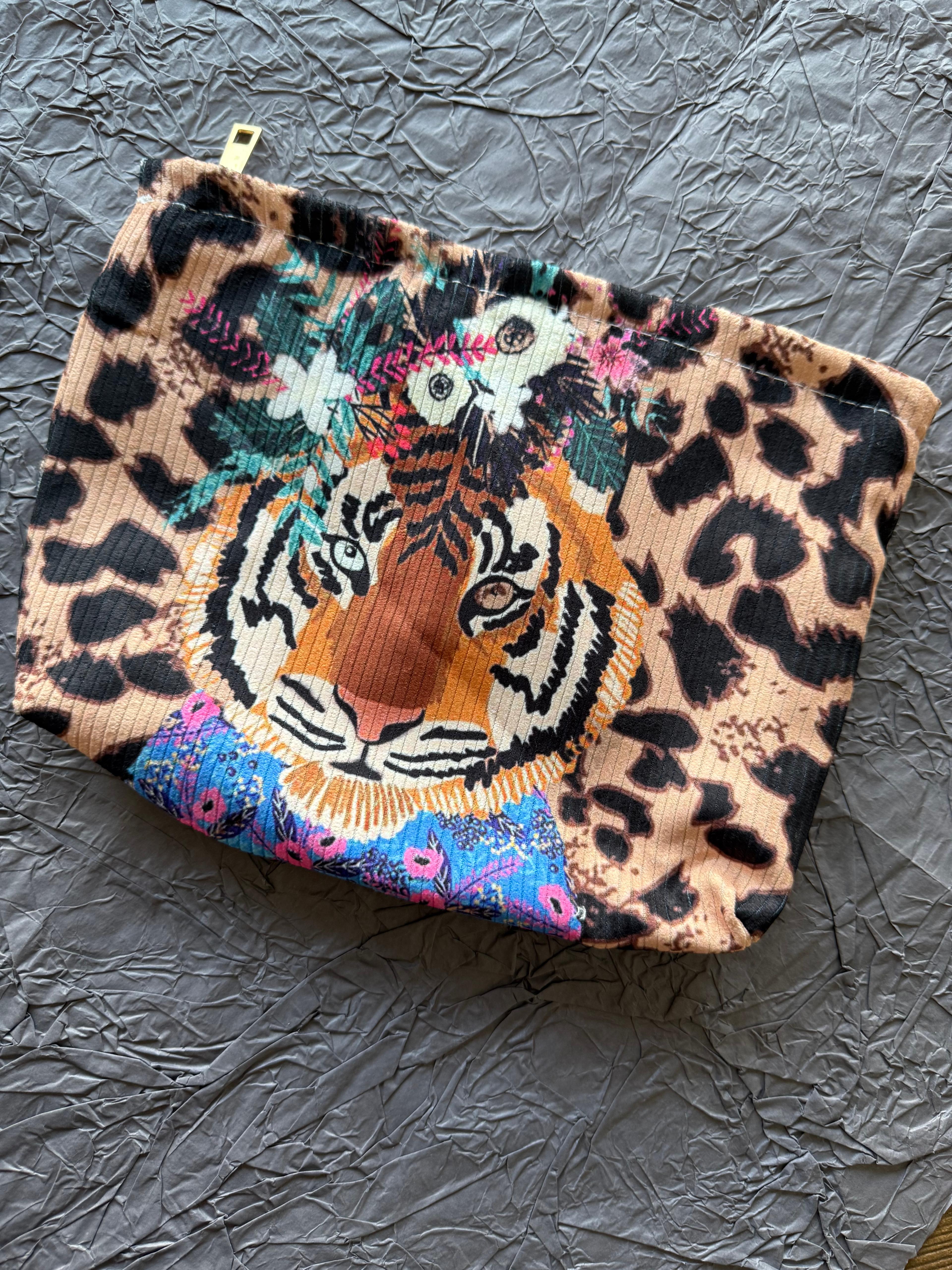 Aslan Detaylı Leoparlı Clutch