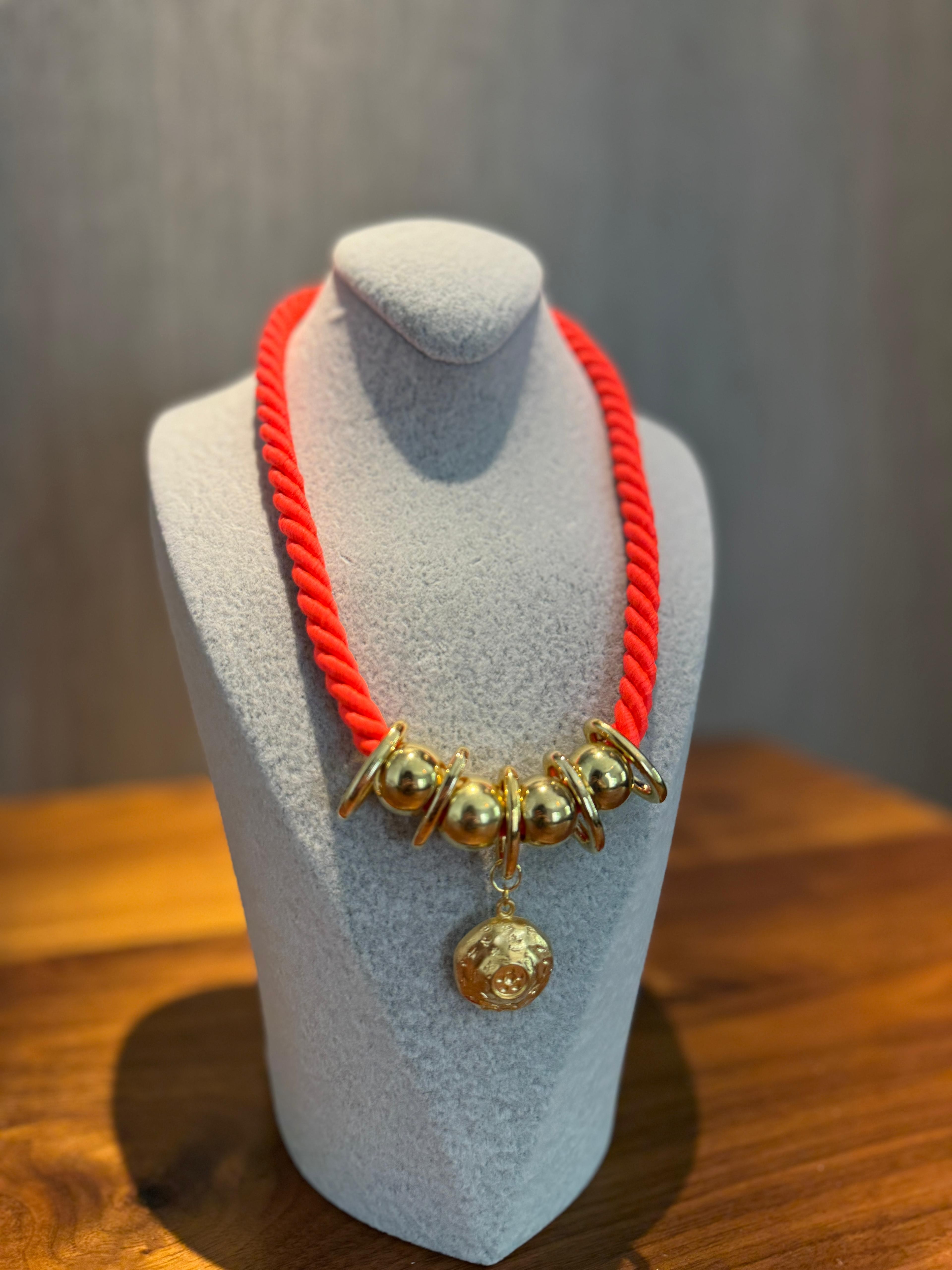 Özel Tasarım Gold Metal Detaylı Kolye