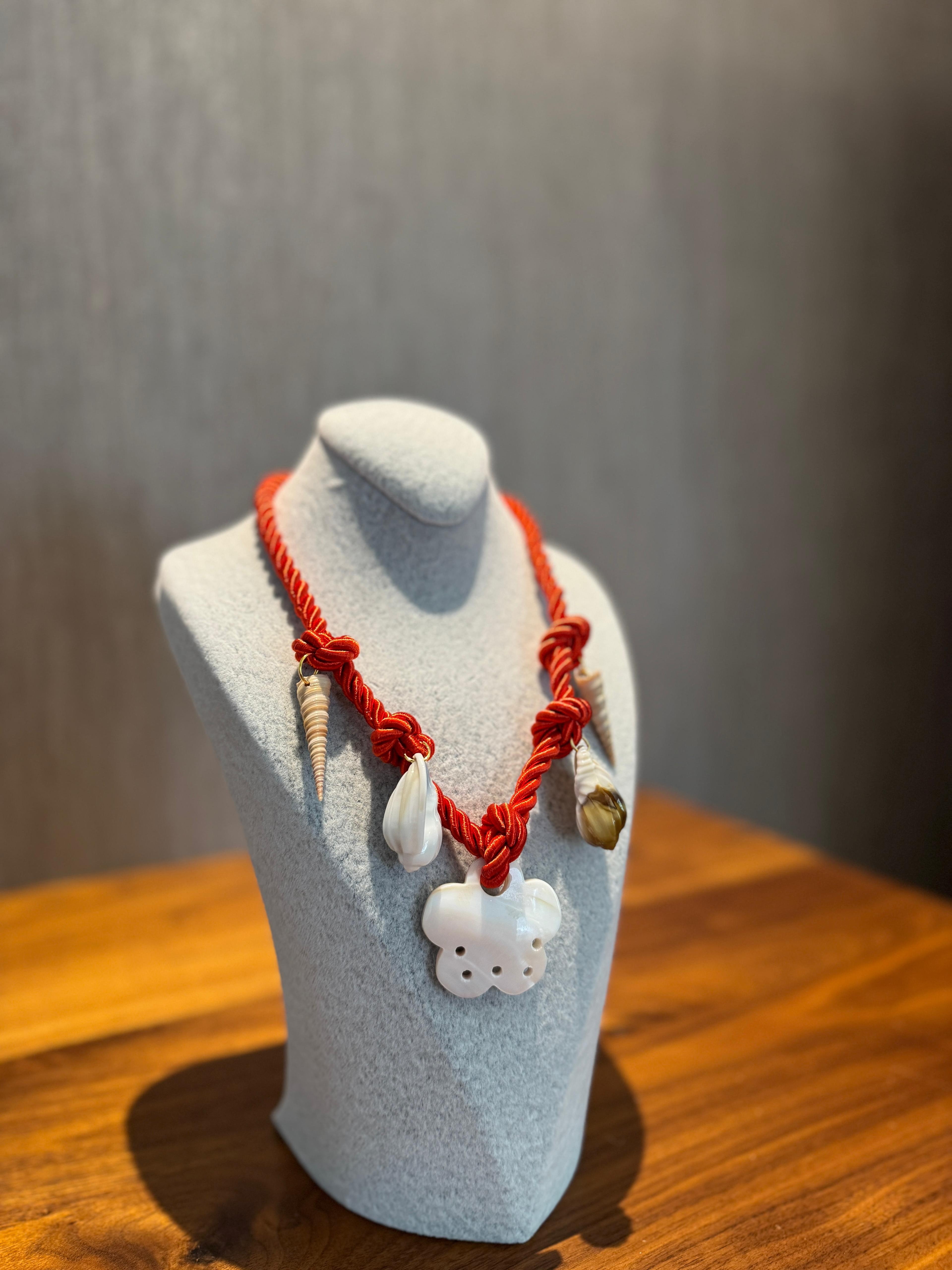 Özel Tasarım Çoklu Charm Detaylı Kolye