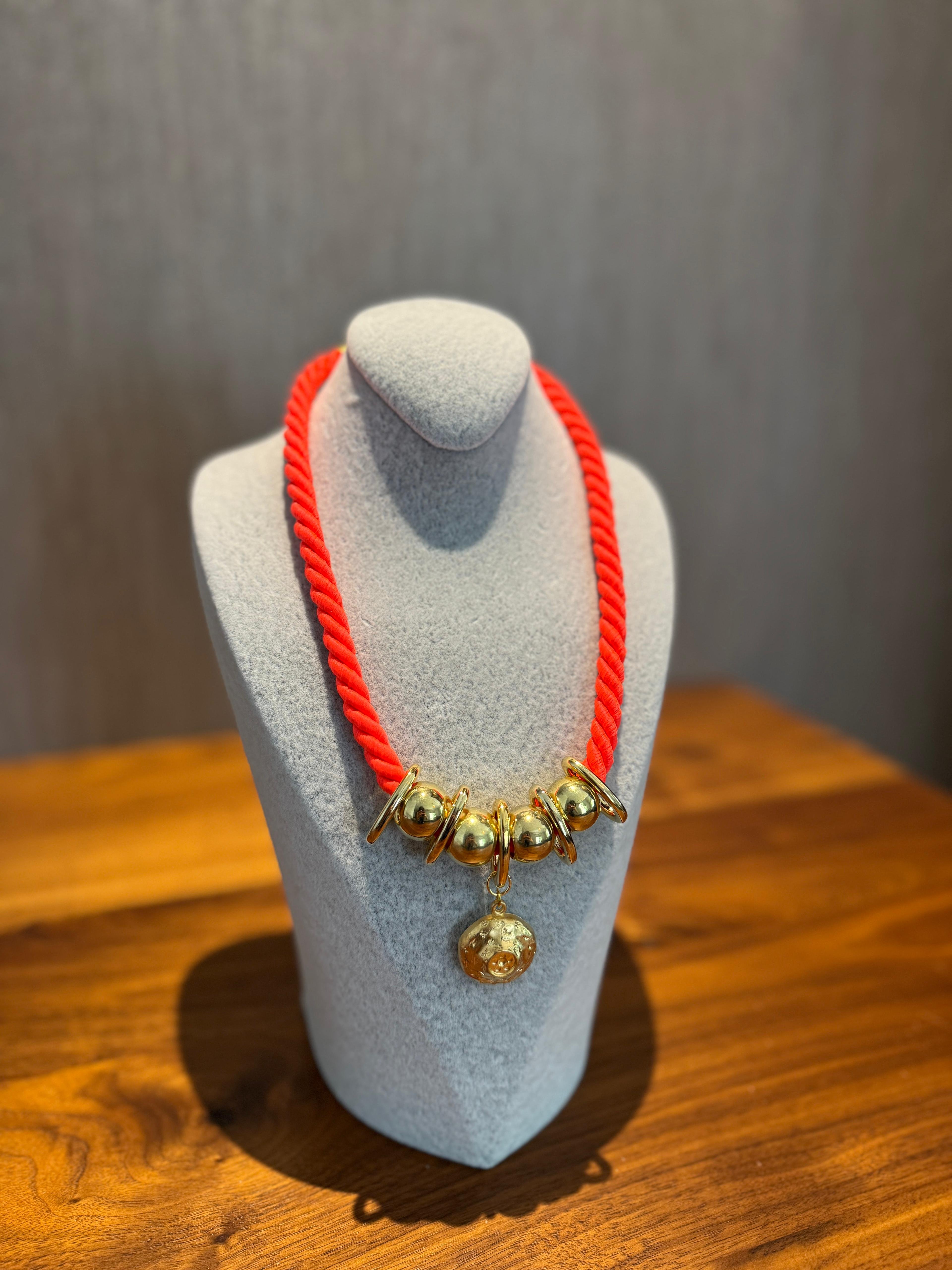 Özel Tasarım Gold Metal Detaylı Kolye