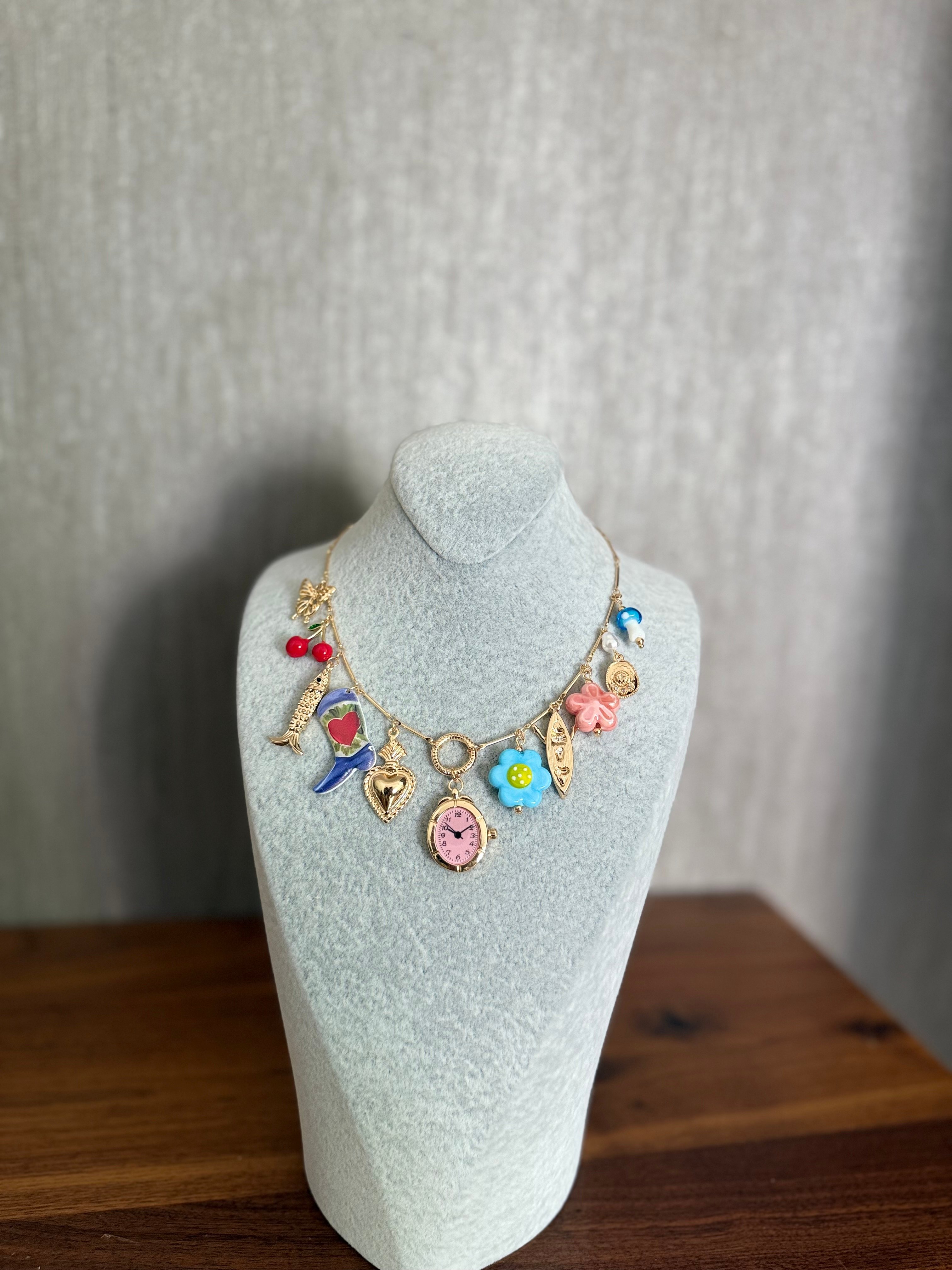 Kalp ve Çoklu Charm Detaylı Gold Kolye