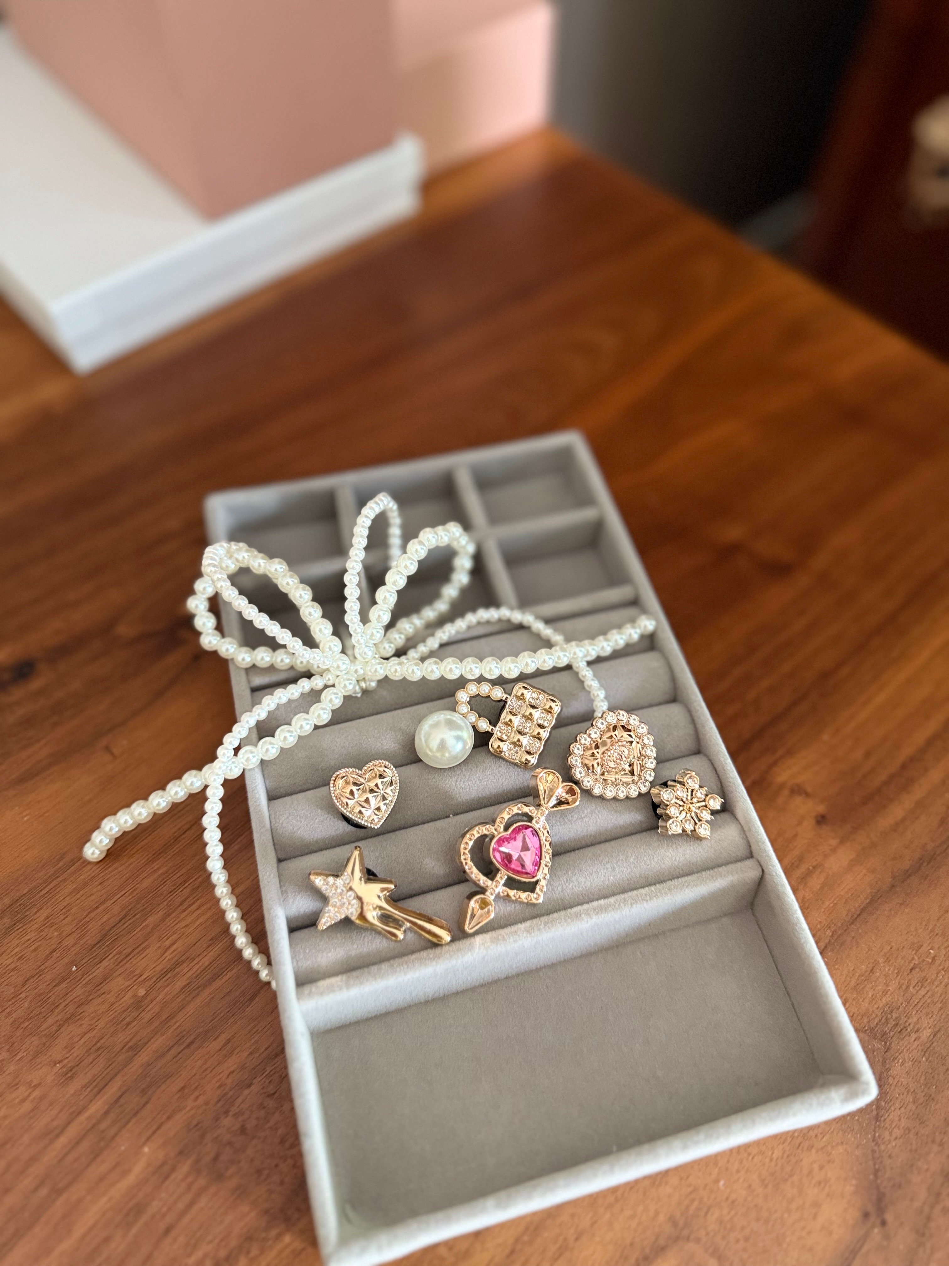 Pembe Taşlı Kalp ve İncili Ayakkabı Charm Seti