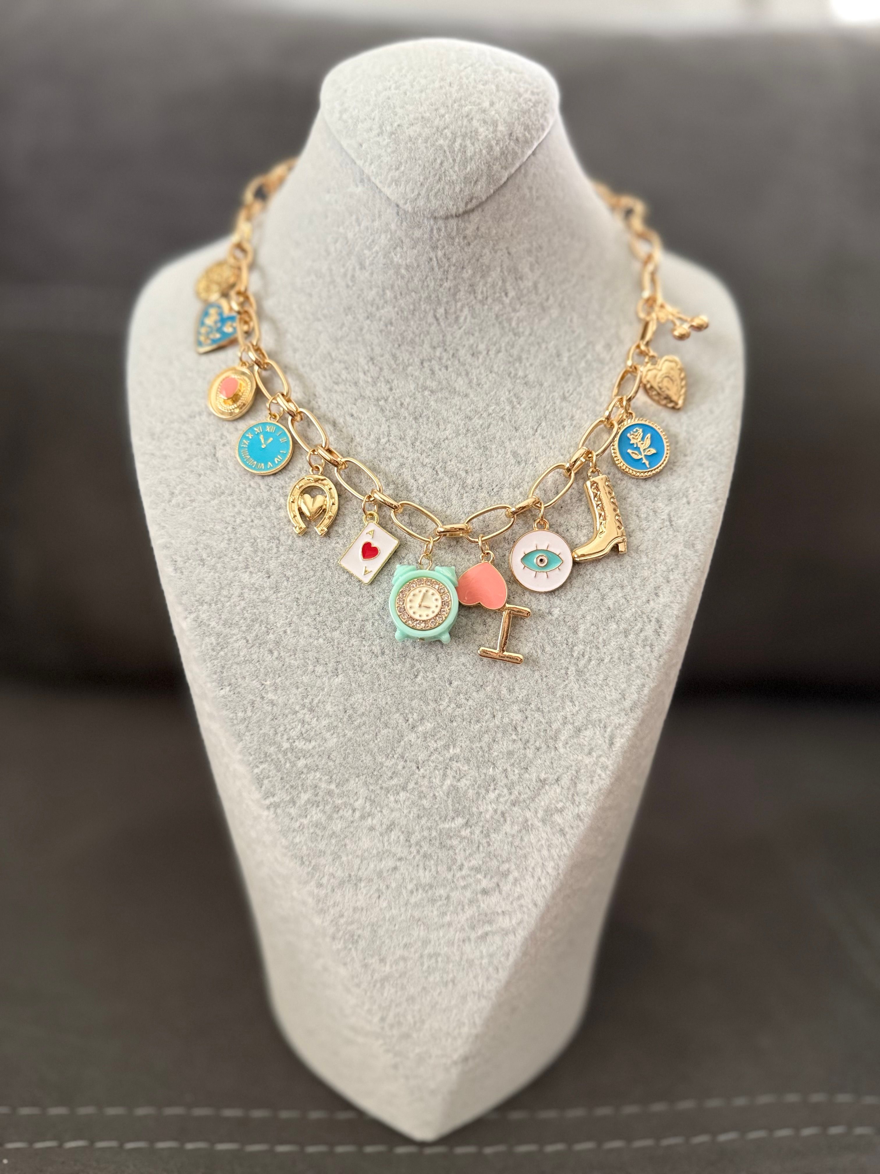 Çoklu Charm Detaylı Gold Kolye