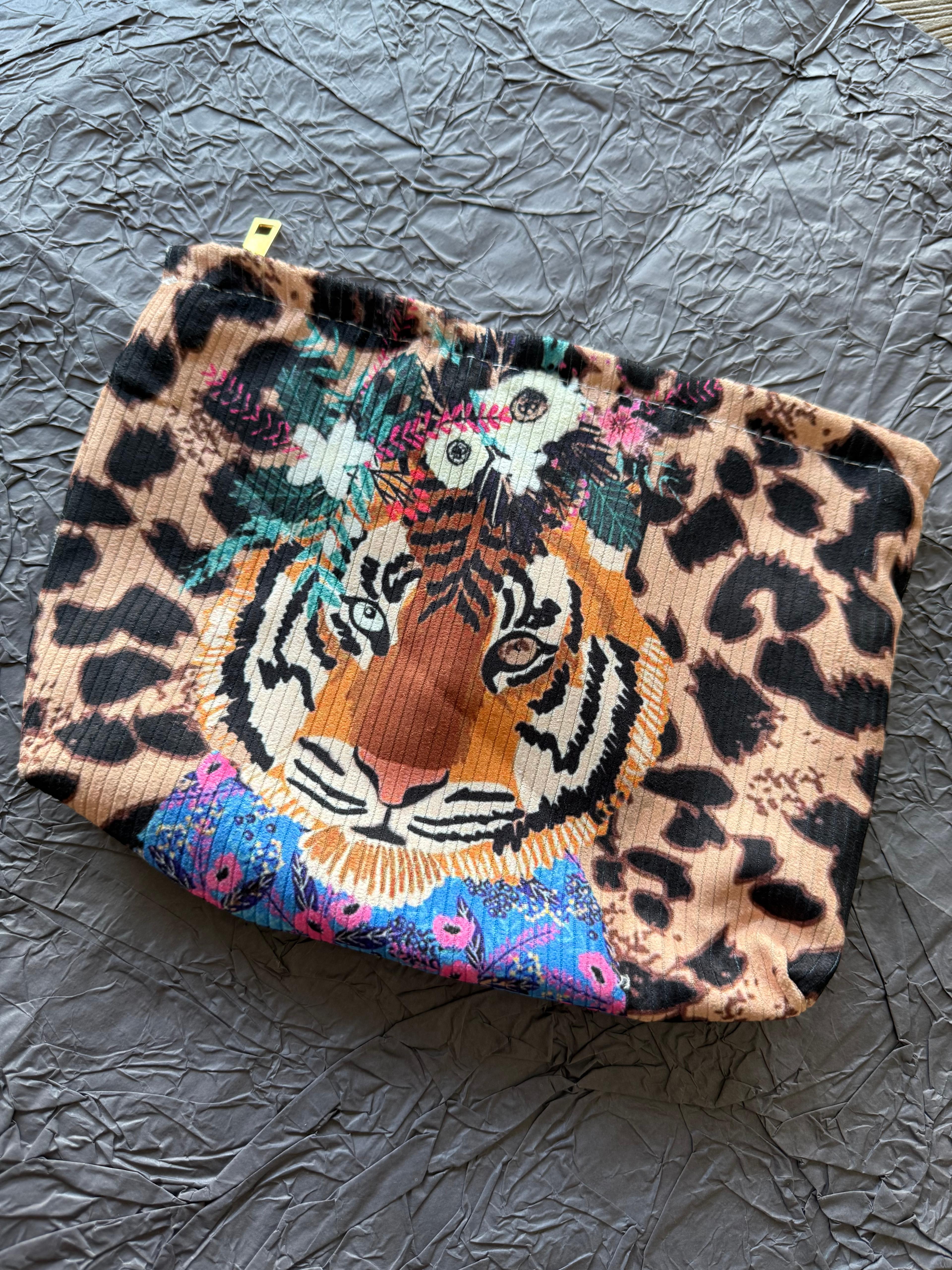 Aslan Detaylı Leoparlı Clutch