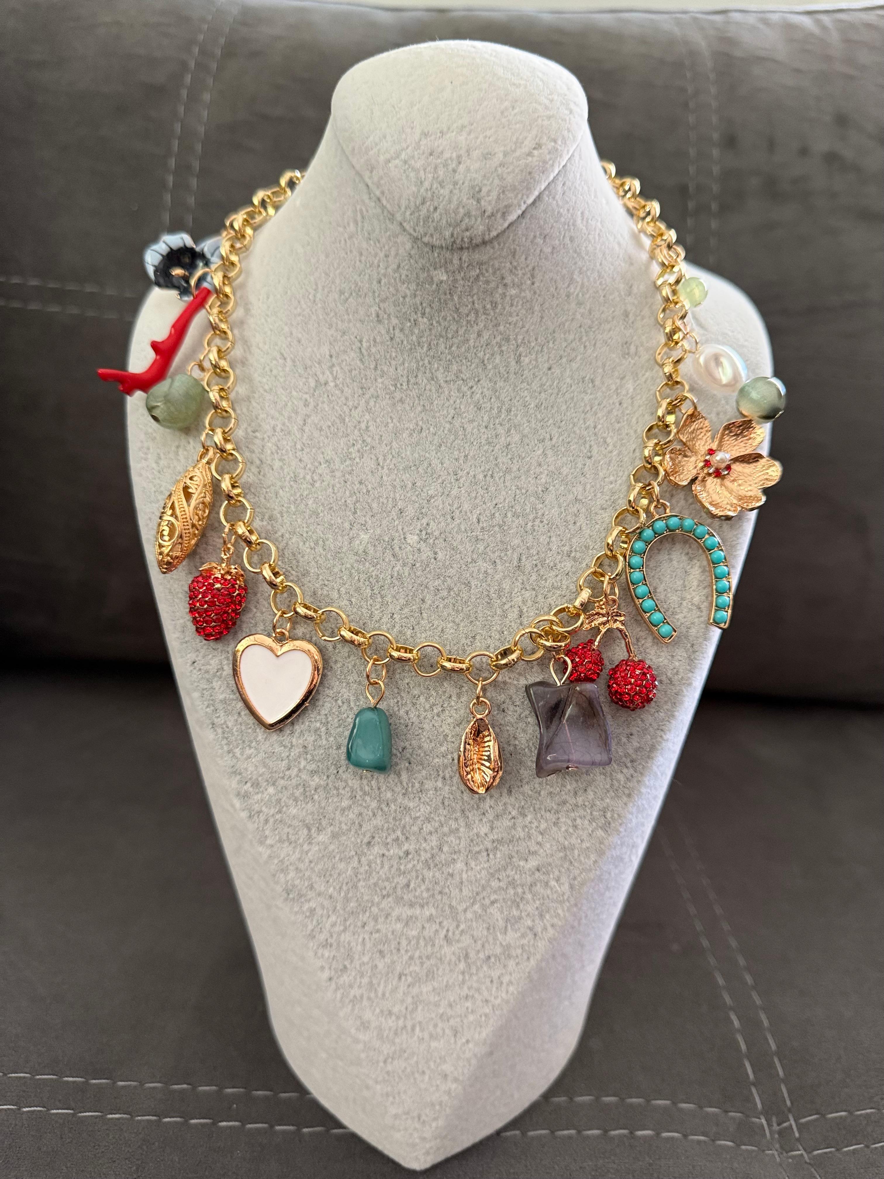 Charm Detaylı Gold Metal Zincir Kolye
