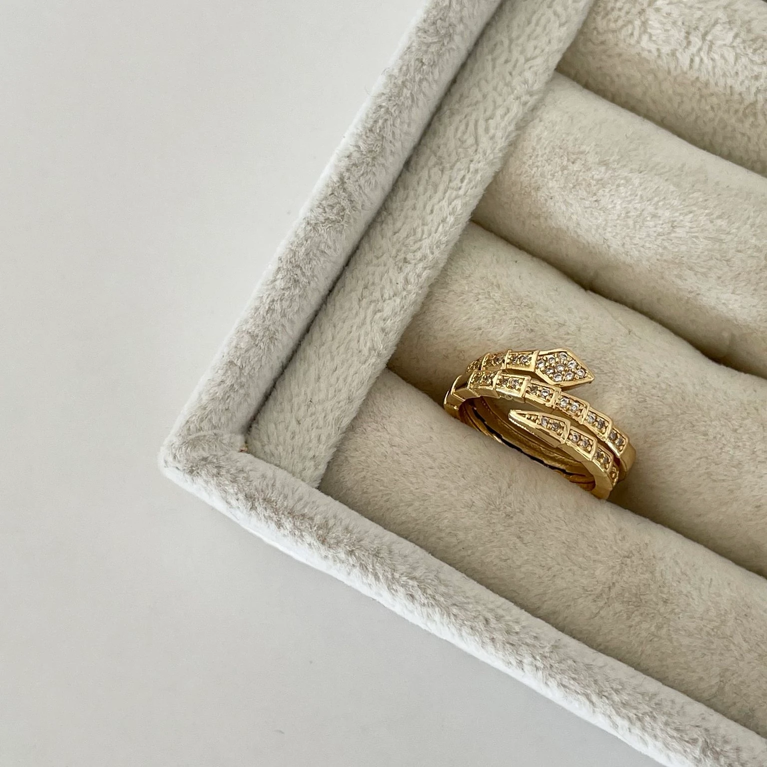 Vip Seri Full Taş Yılan Yüzük