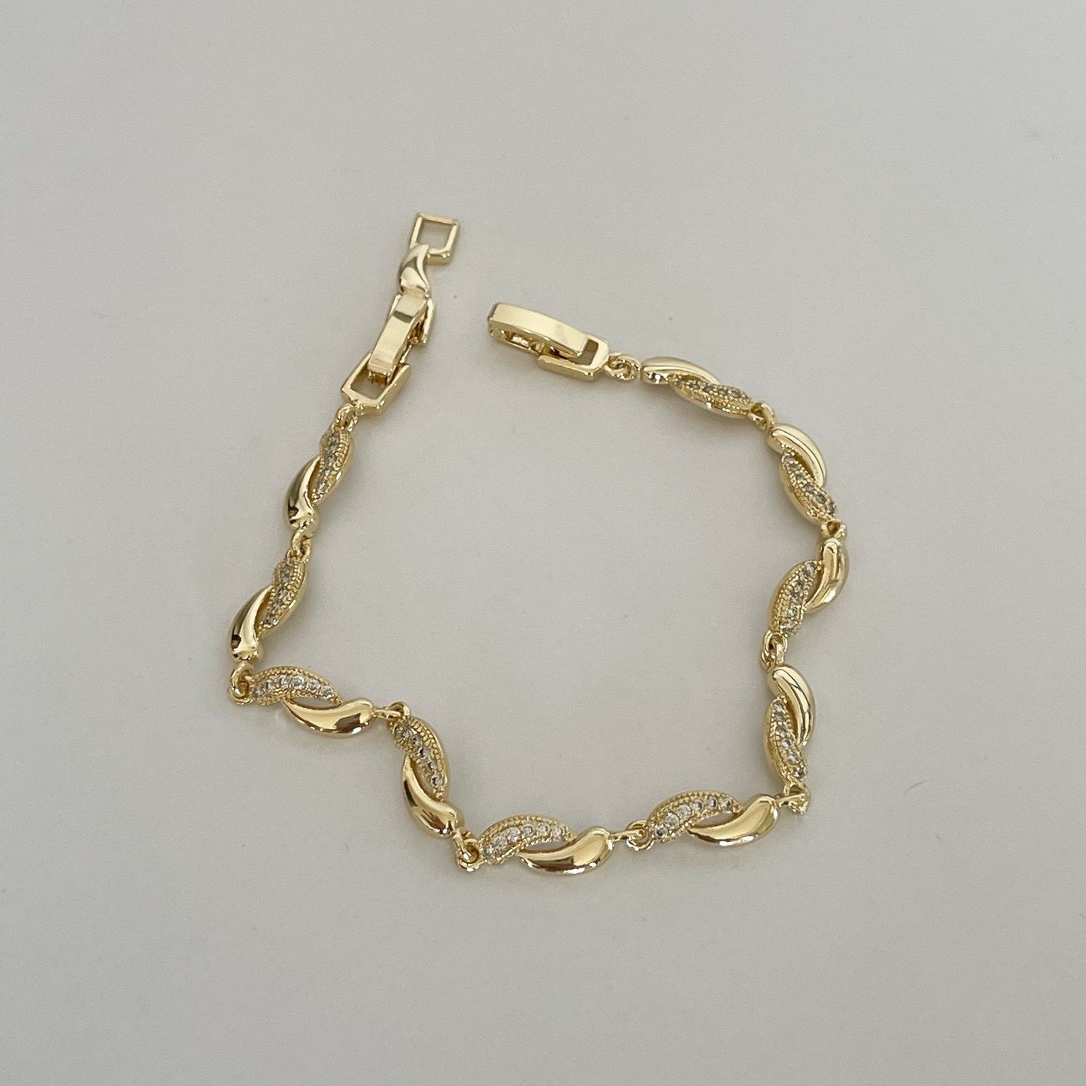 Vip 14k Taşlı Dalga Desen Bileklik