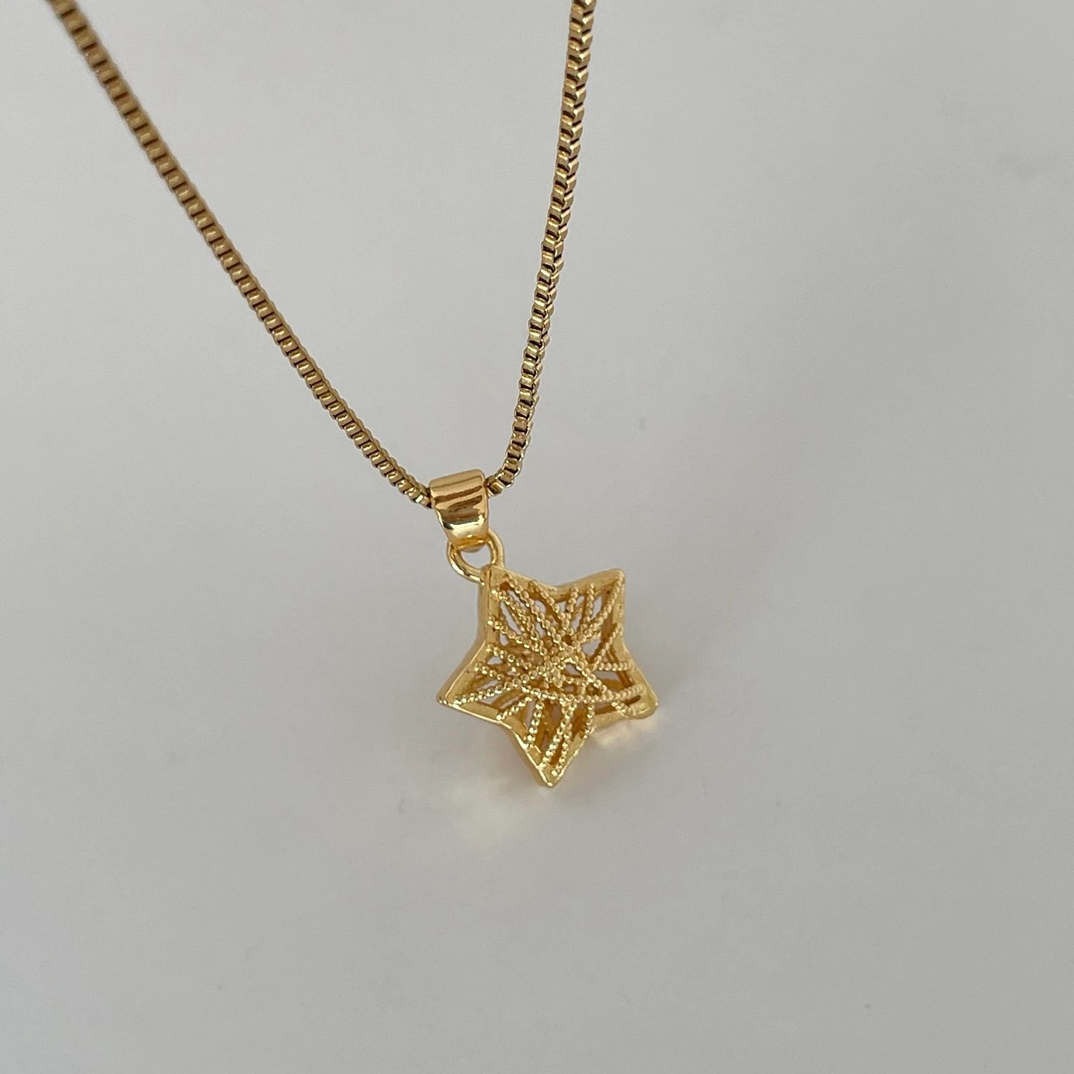 Çelik Üç Boyutlu Çizgili Yıldız Kolye