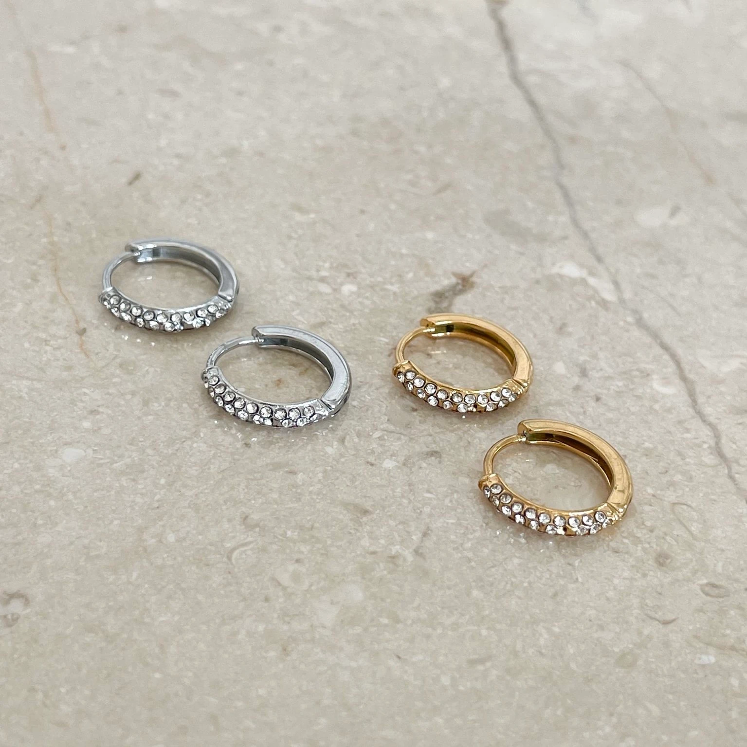 Çelik Mini Taş Detay Küpe