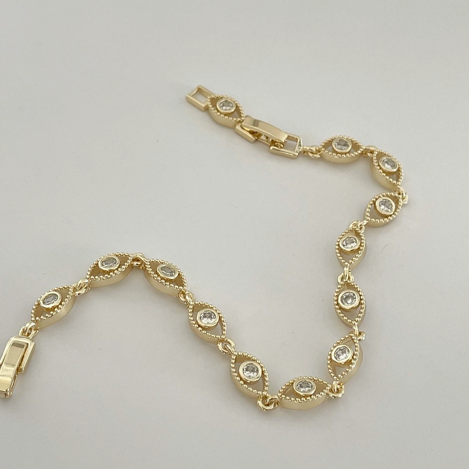 Vip Seri Sıralı Göz Taşlı Bileklik