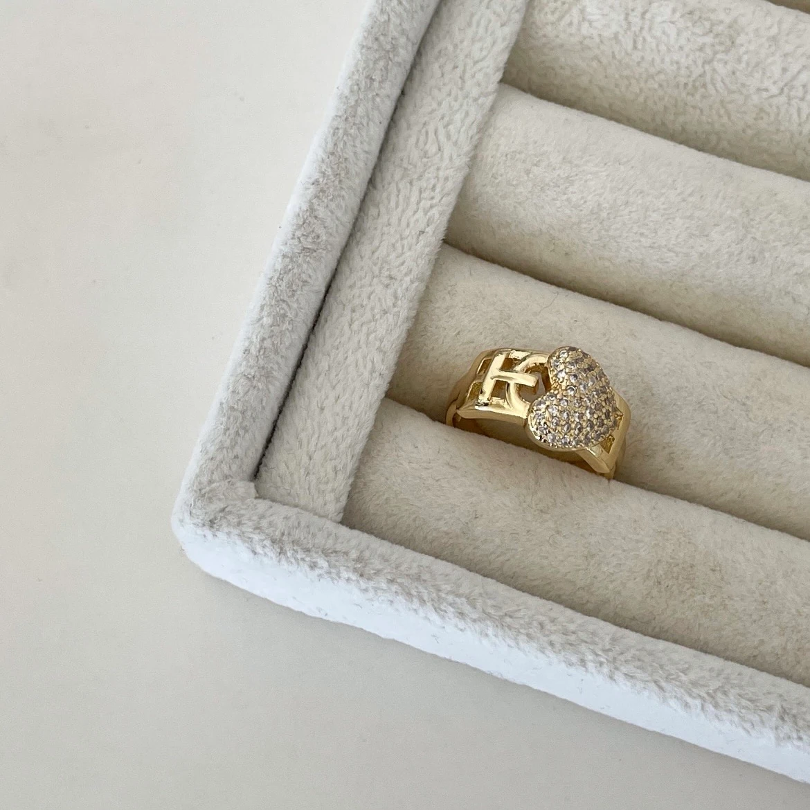 Vip Seri Taşlı Kalp Yüzük