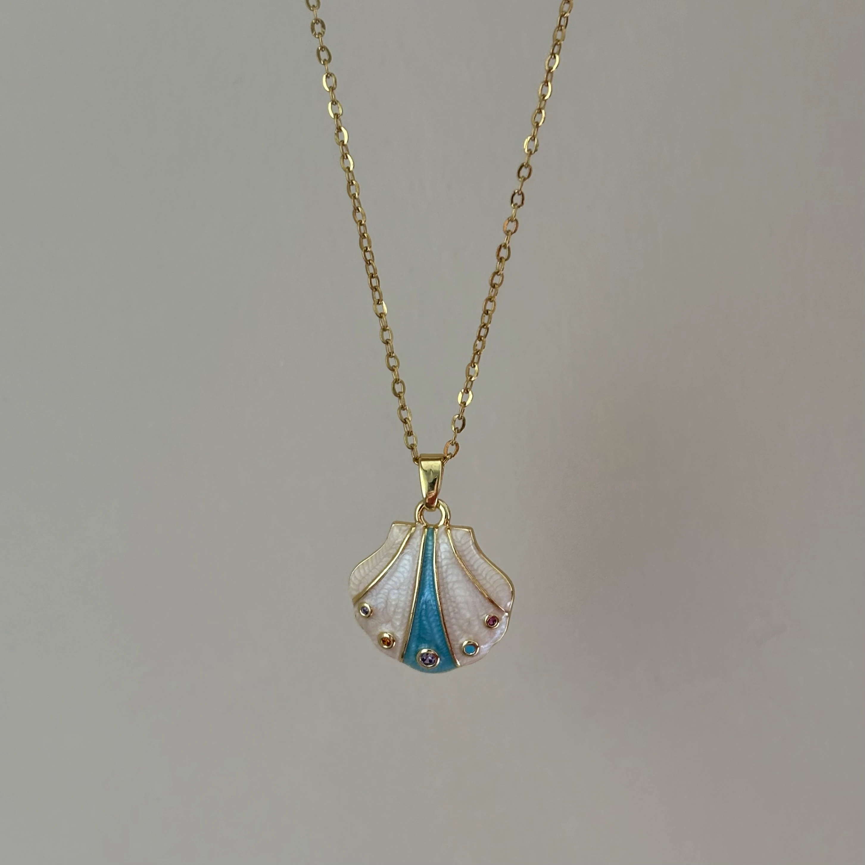 Çelik Sedefli Renkli Taşlı İstiridye Kolye