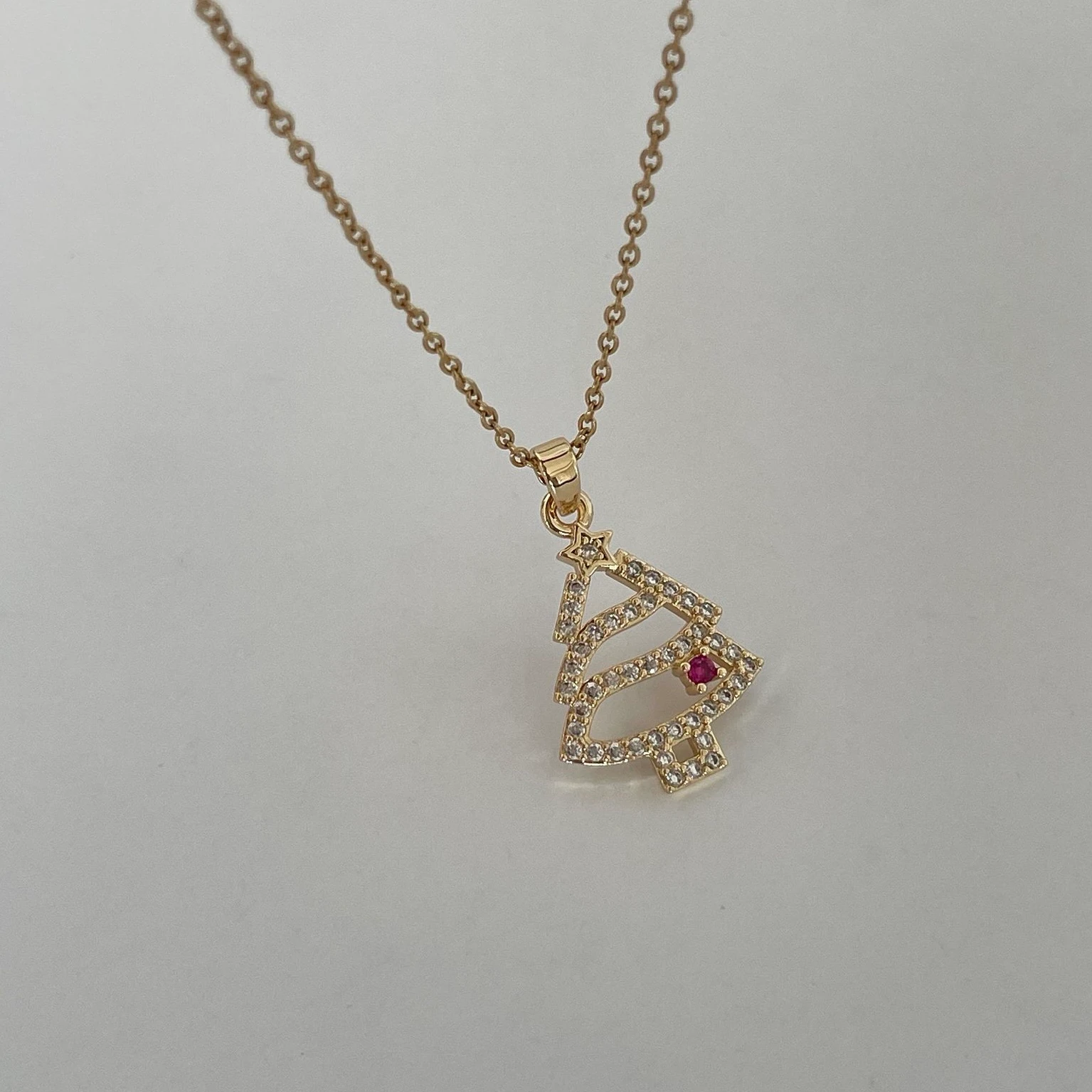 Çelik Kırmızı Taş Detay Yılbaşı Ağacı Kolye