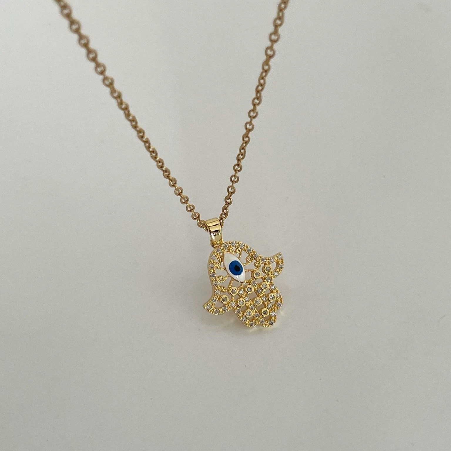 Çelik Işıltılı Kıvrık Hamsa Kolye