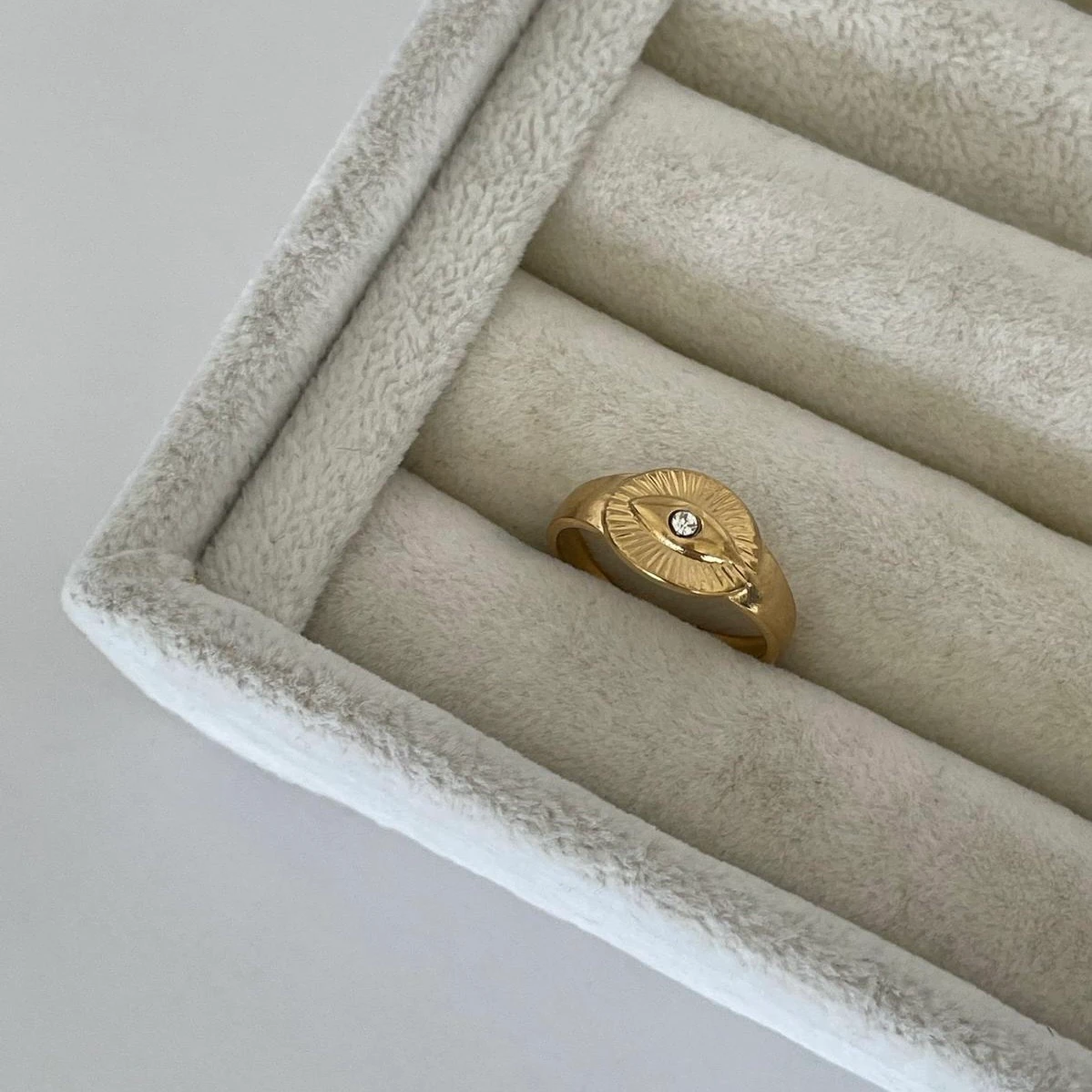 Çelik Mini Taş Göz Desen Yüzük