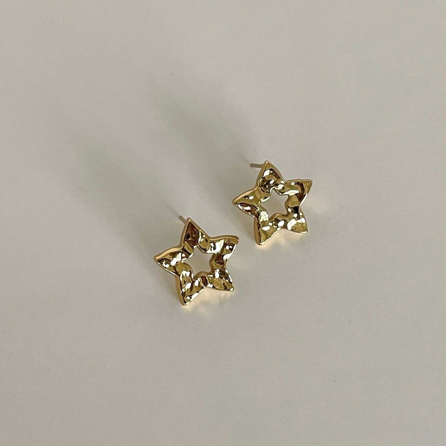 Çelik Mini Dokulu Yıldız Küpe