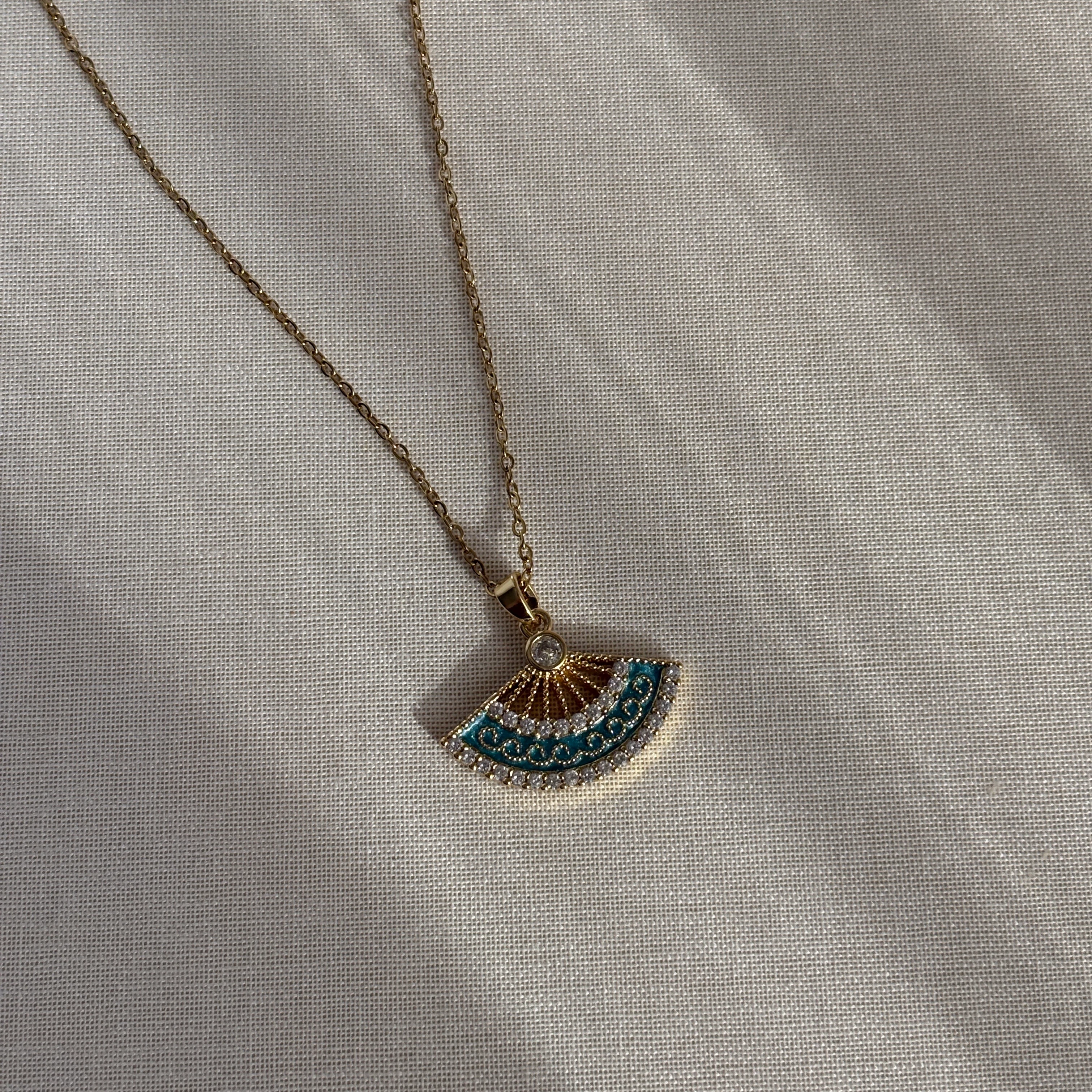 Çelik Mavi Taş Yelpaze Kolye