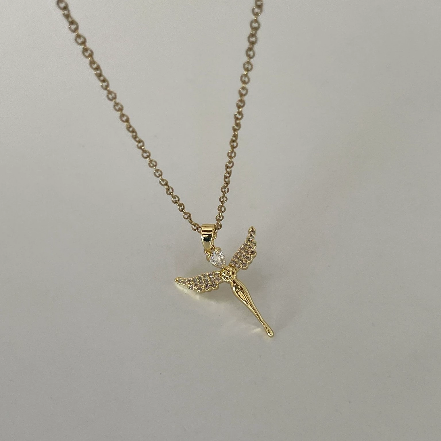 Çelik Taş Detay Melek Kolye