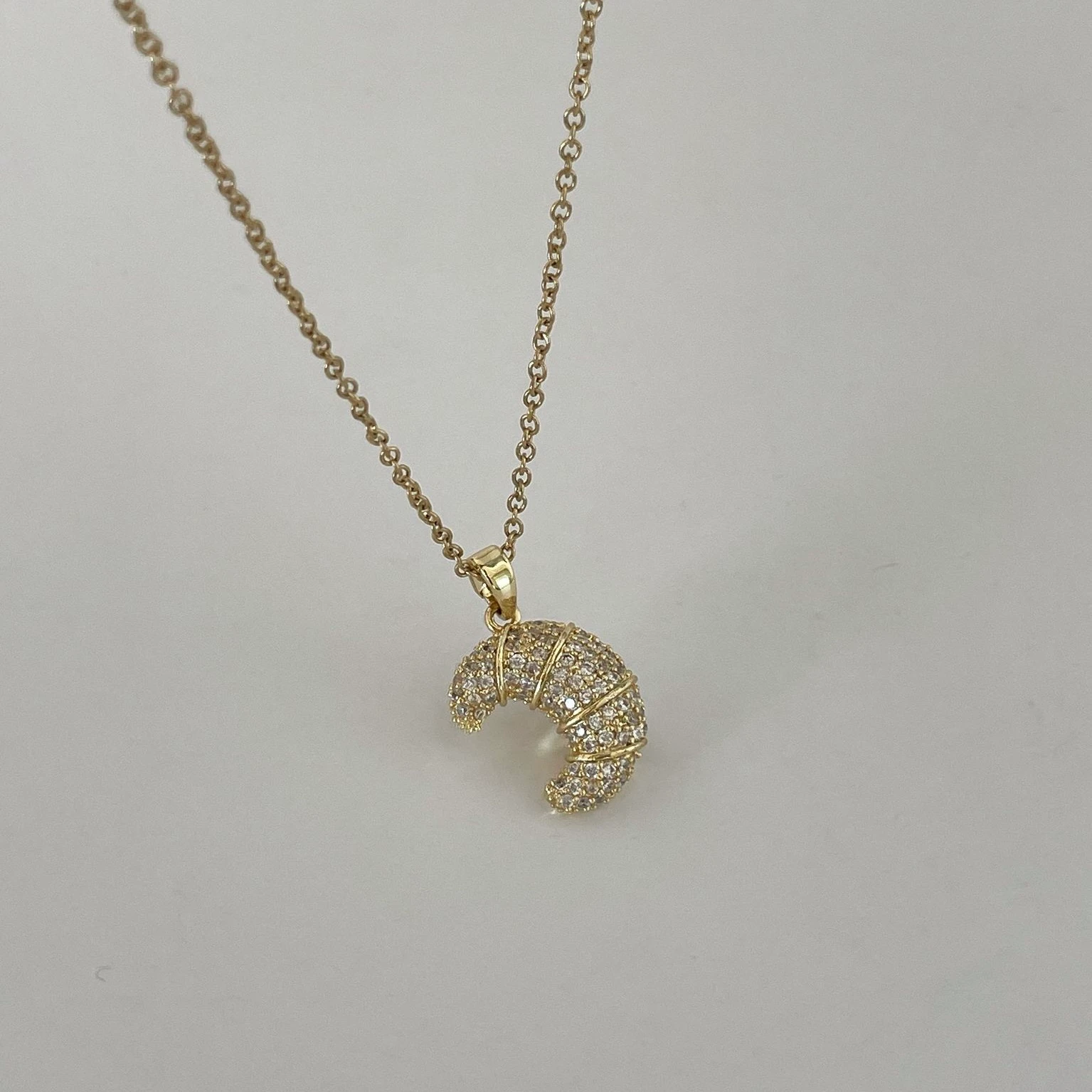 Çelik Full Taş Midye Desen Kolye