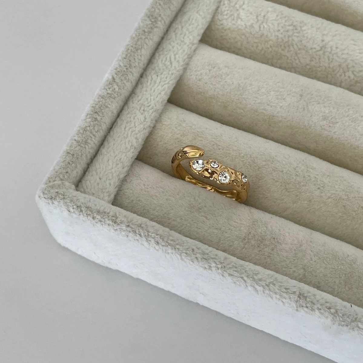 Çelik Sarmal Taşlı Yüzük