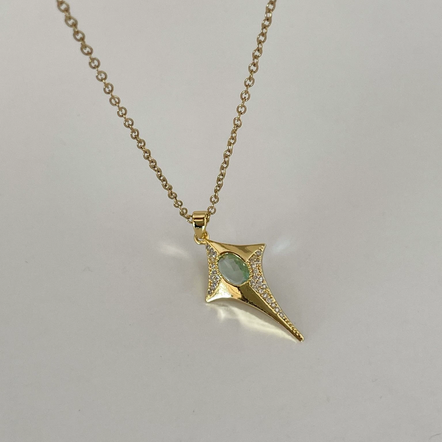 Çelik Su Yeşili Taş Kolye