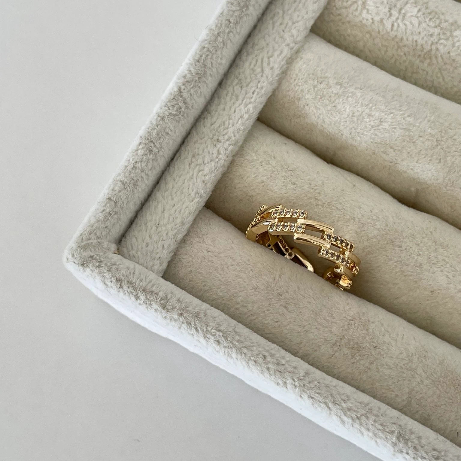 Vip Seri Ara Taş Yüzük